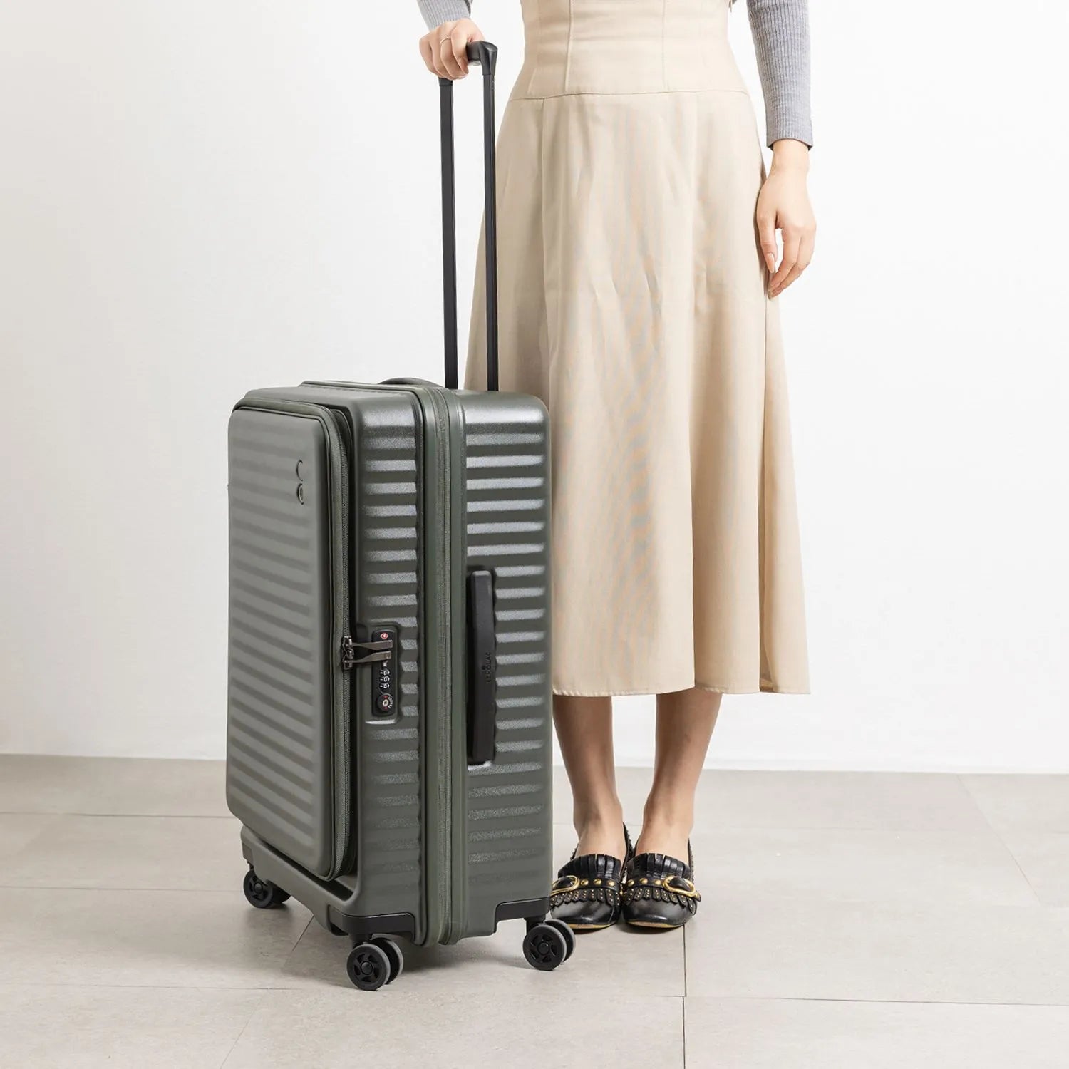 エコーラック セレストラ Mサイズ スーツケース