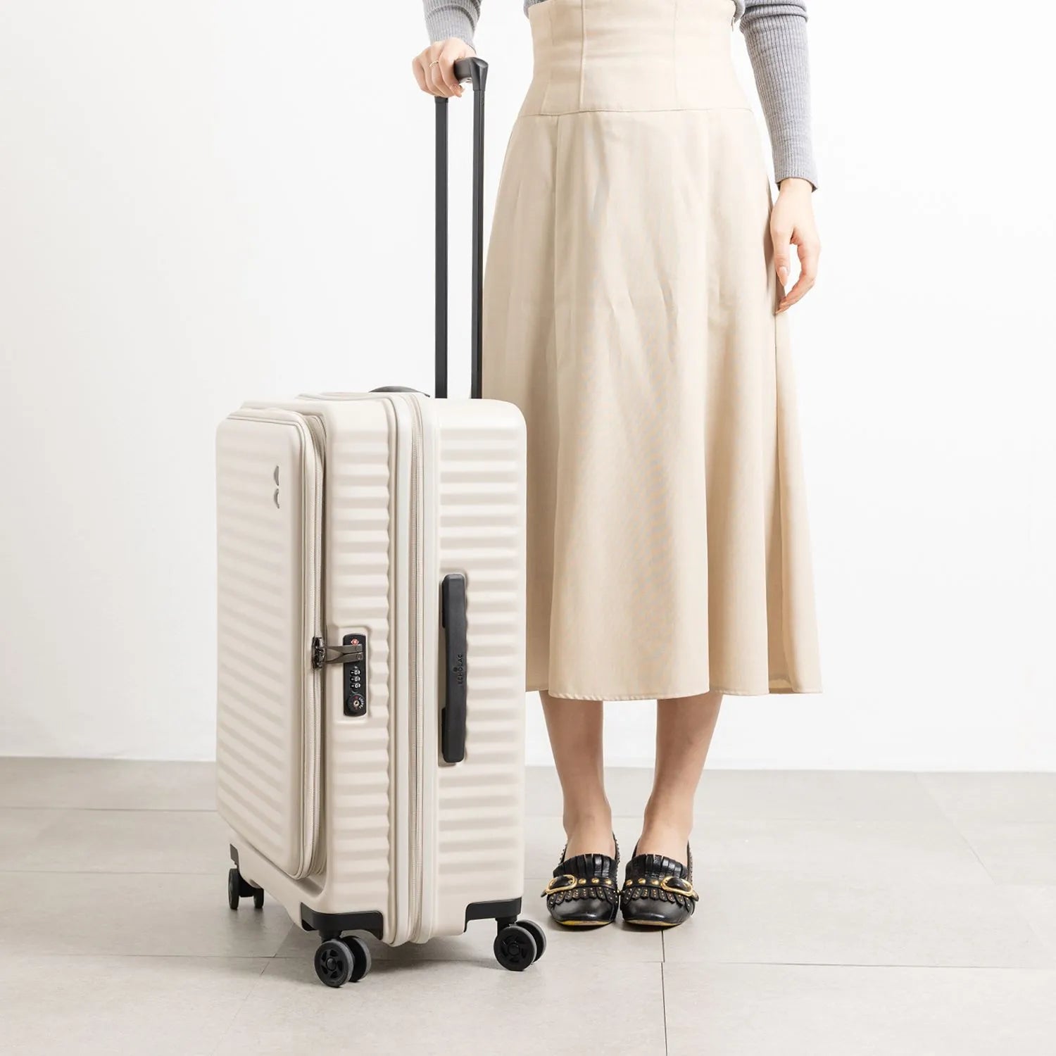 エコーラック セレストラ Mサイズ スーツケース