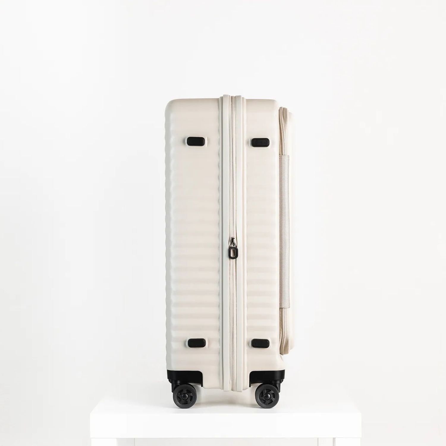 エコーラック セレストラ Mサイズ スーツケース