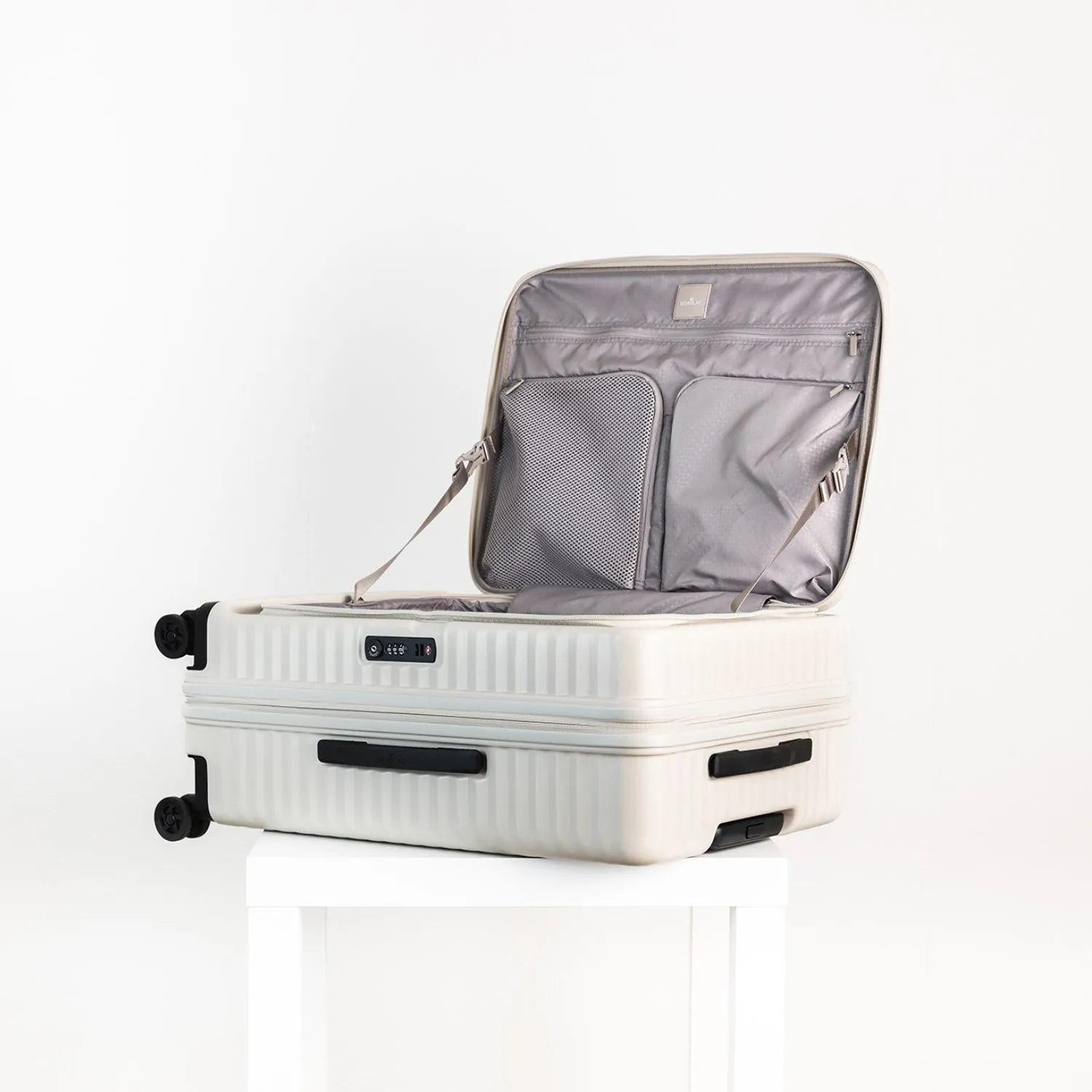 エコーラック セレストラ Mサイズ スーツケース