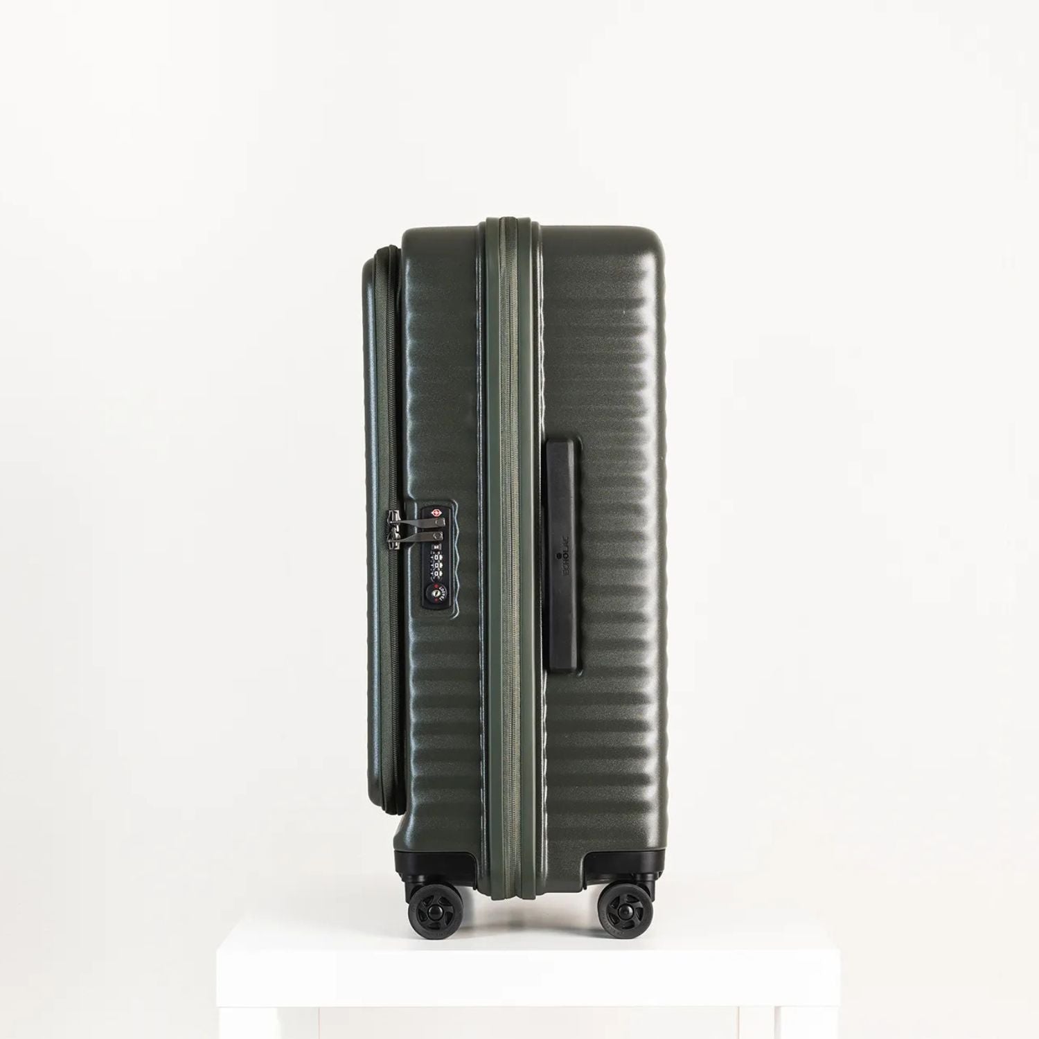 エコーラック セレストラ Mサイズ スーツケース