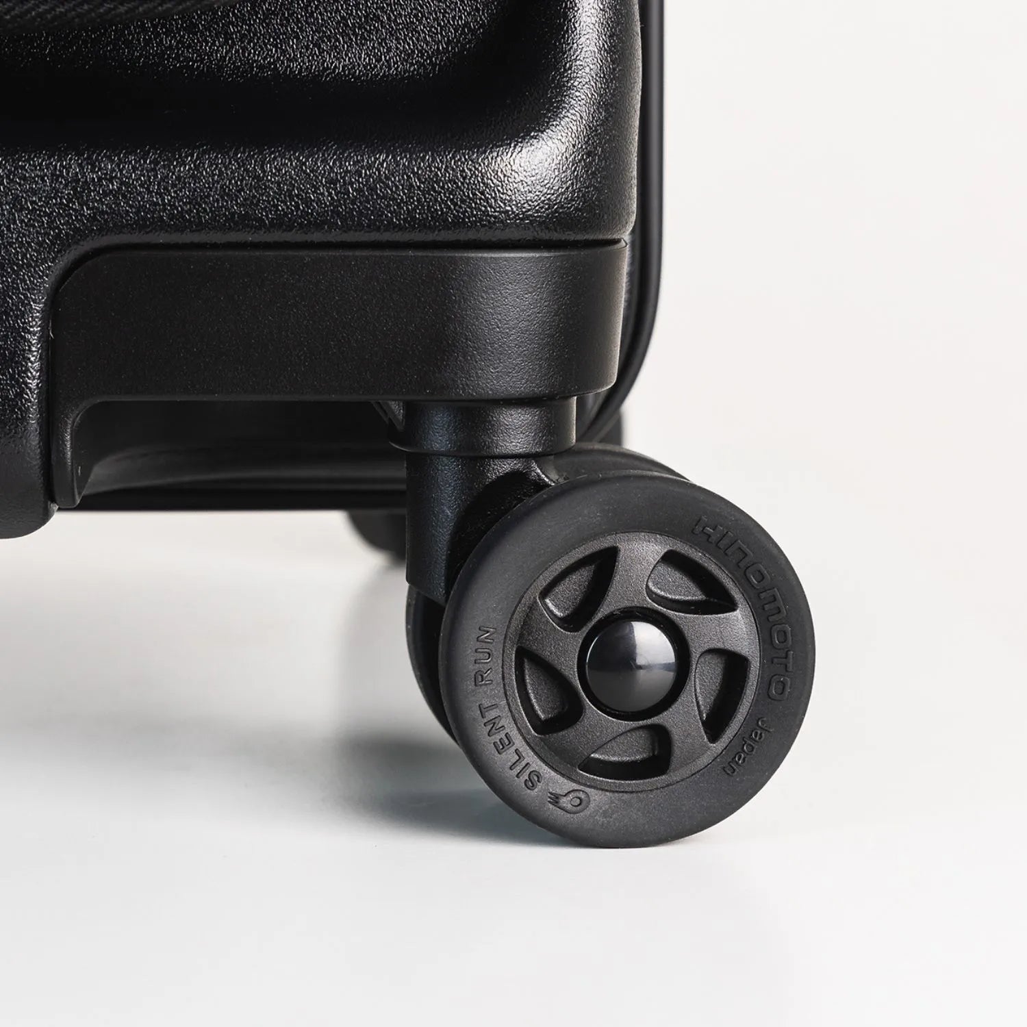 エコーラック セレストラ Mサイズ スーツケース