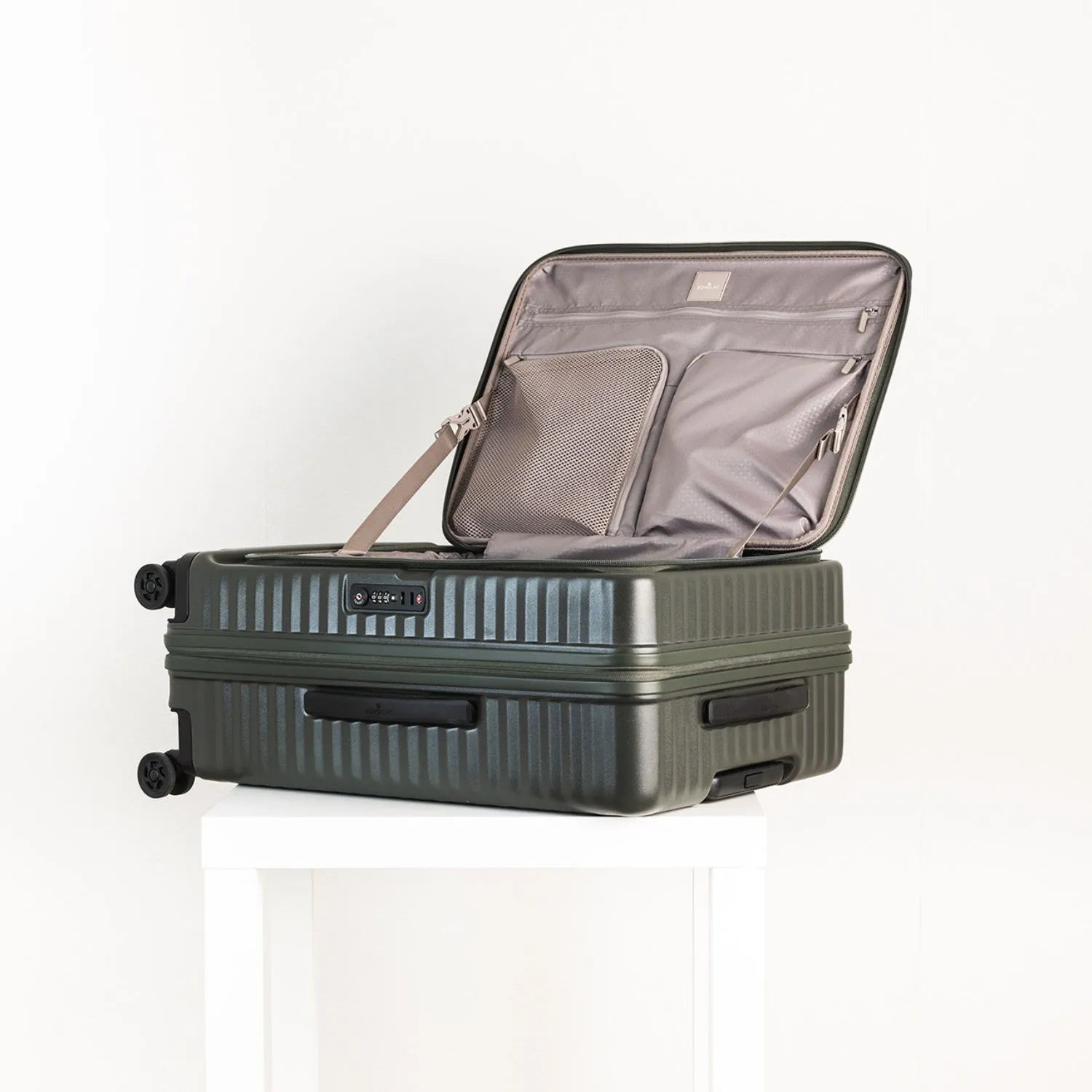 エコーラック セレストラ Mサイズ スーツケース