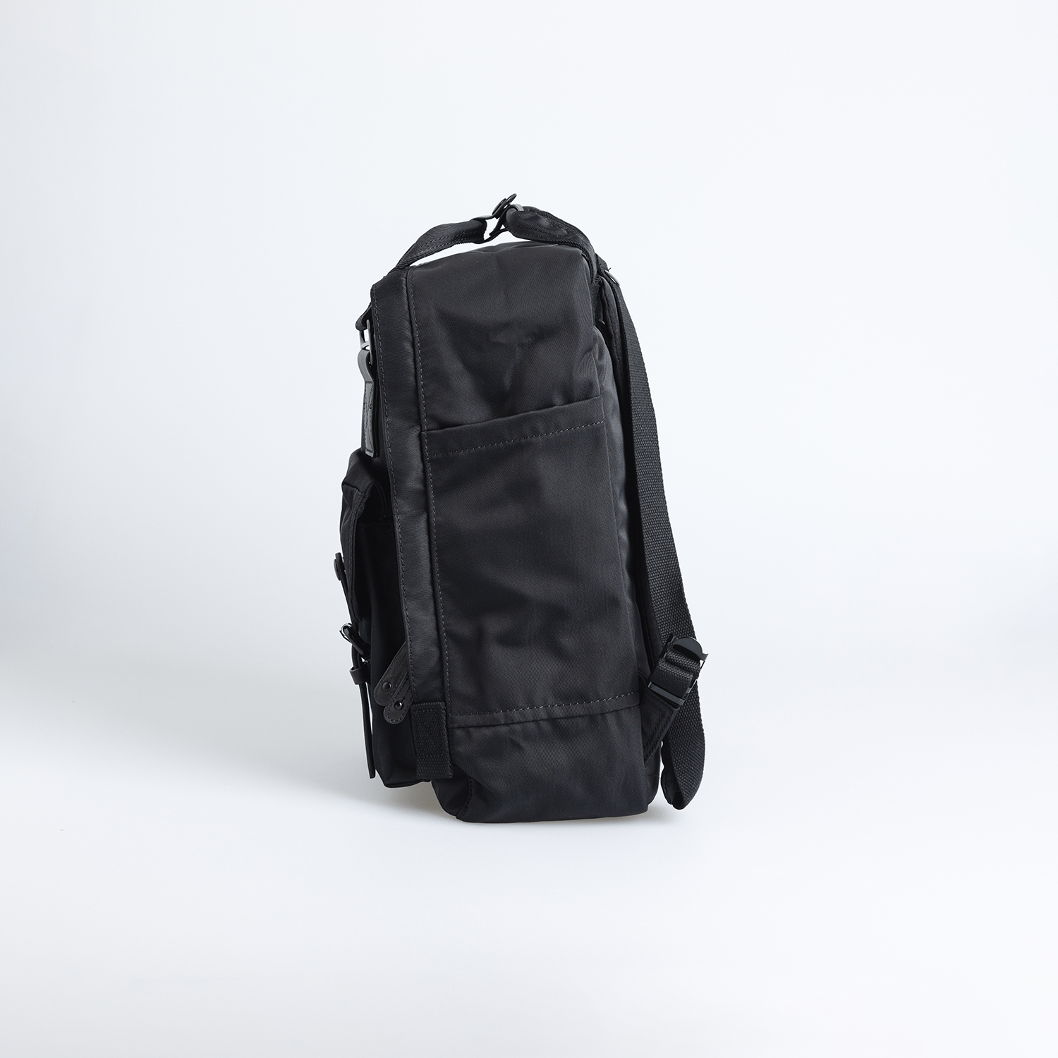 Macaroon Black Series 16L