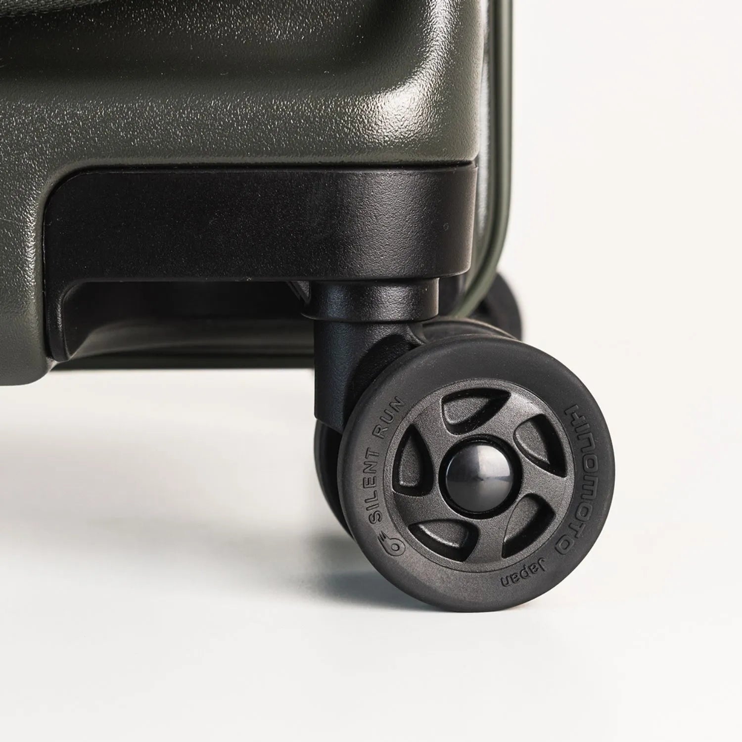 エコーラック セレストラ Mサイズ スーツケース