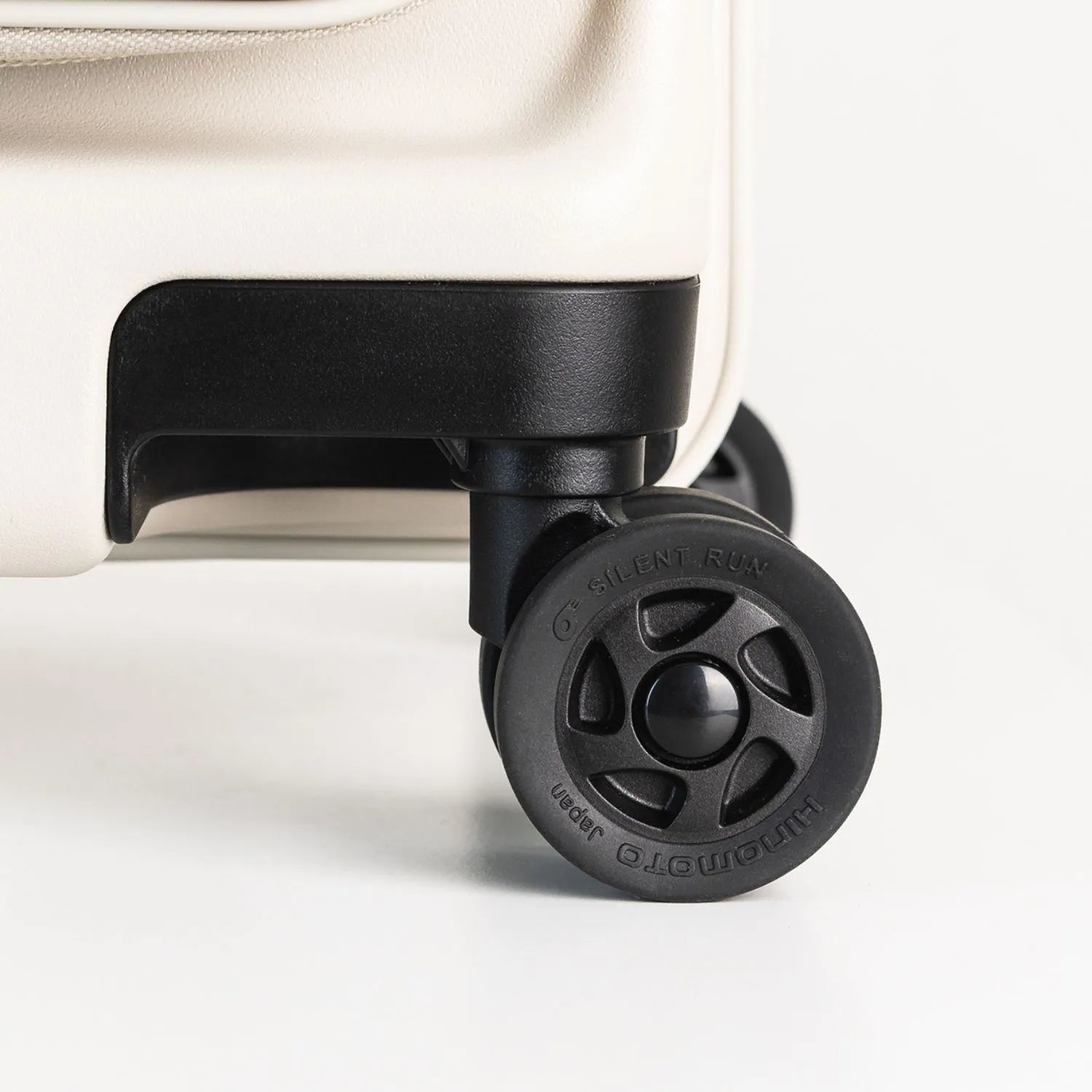 エコーラック セレストラ Mサイズ スーツケース