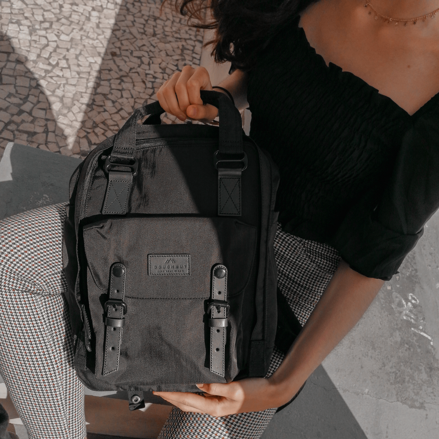 Macaroon Black Series 16L