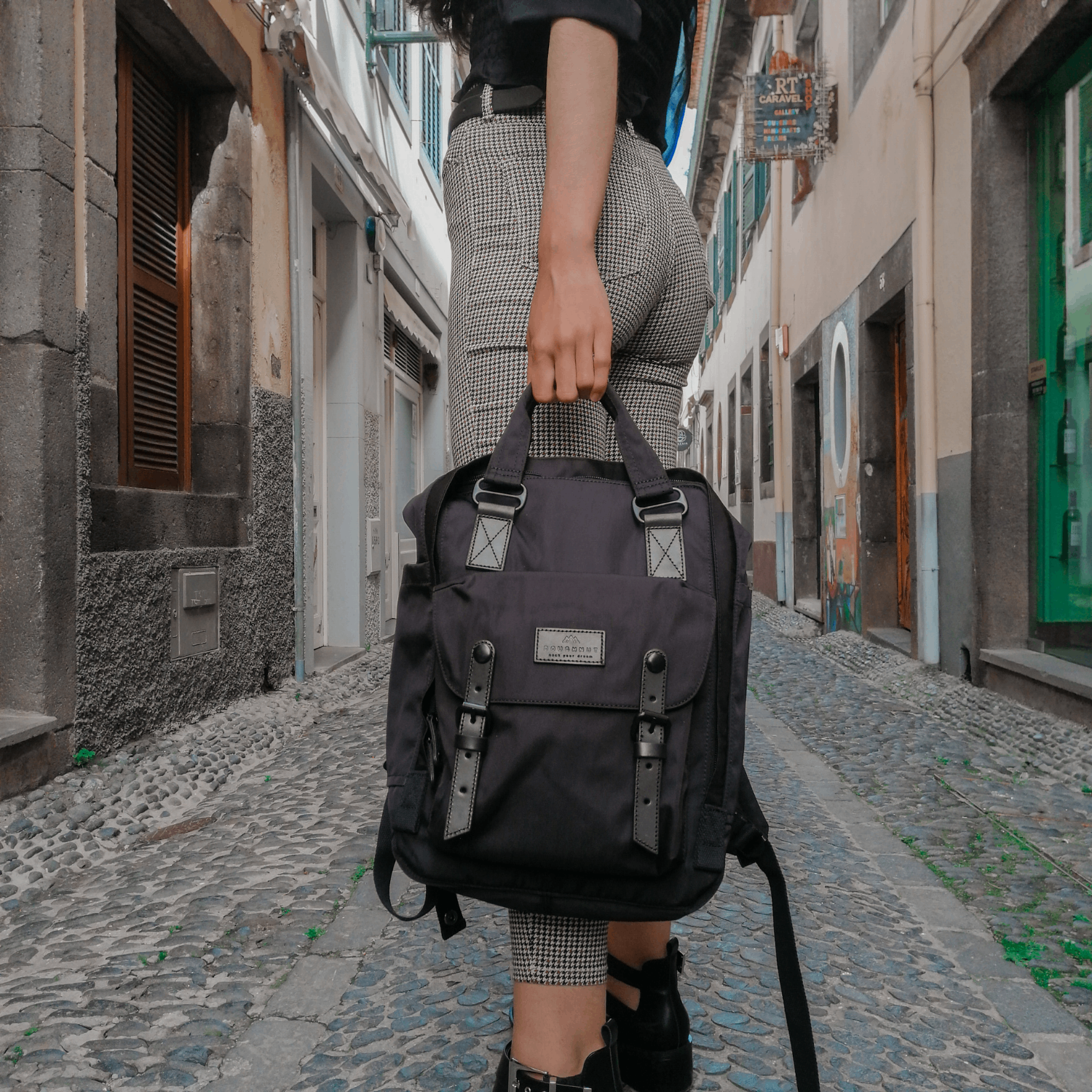 Macaroon Black Series 16L