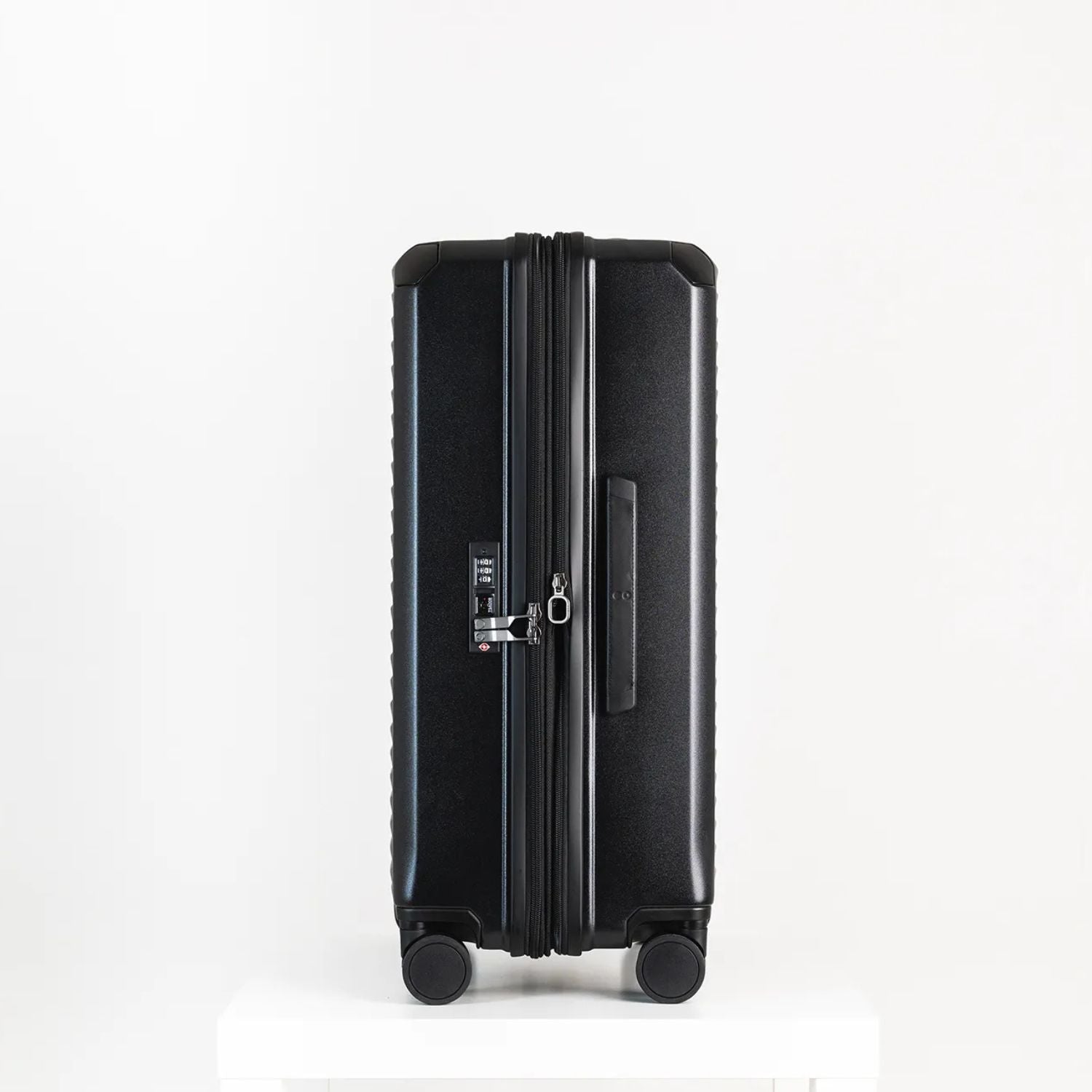 エコーラック ショーグンEVO Mサイズ 中型スーツケース