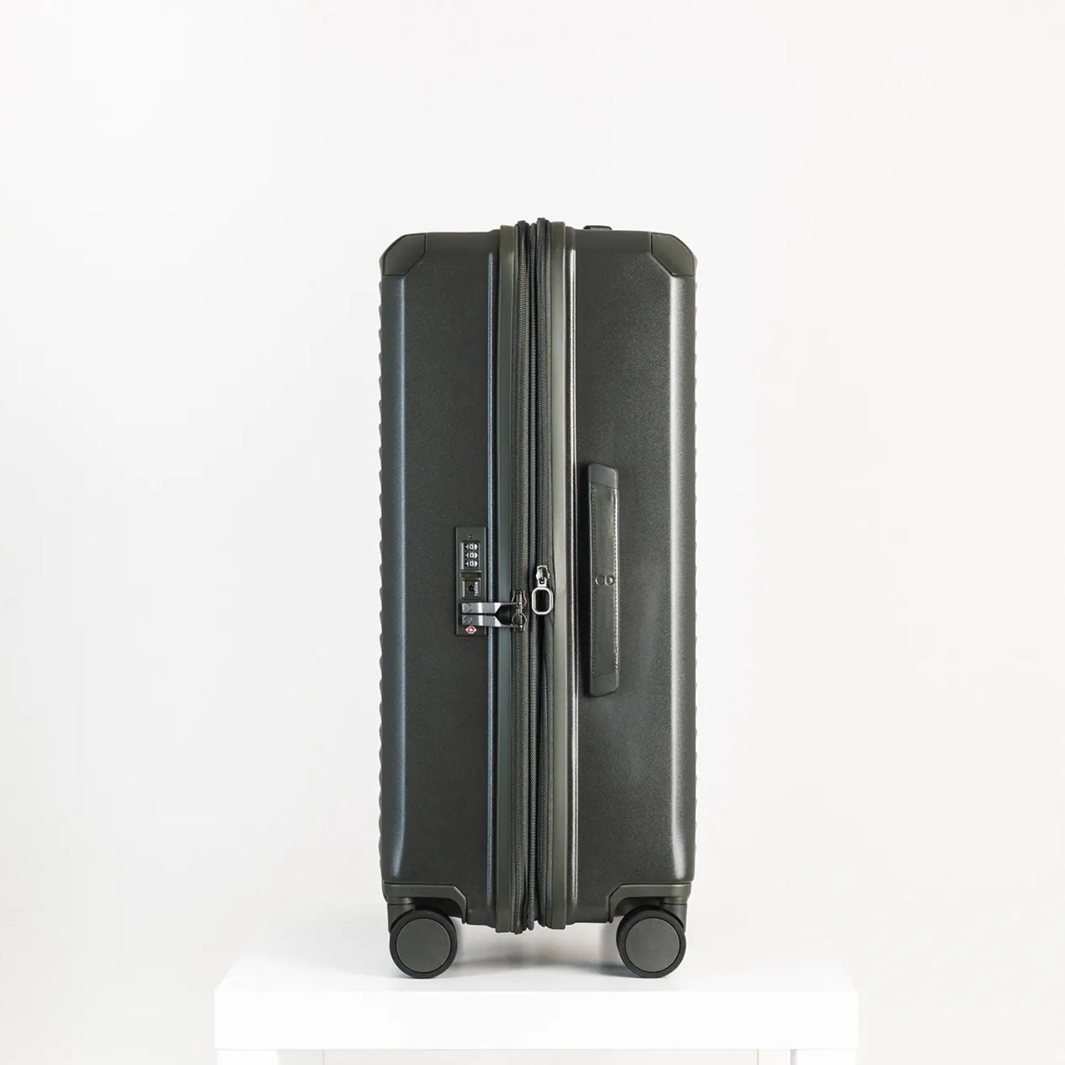 エコーラック ショーグンEVO Mサイズ 中型スーツケース