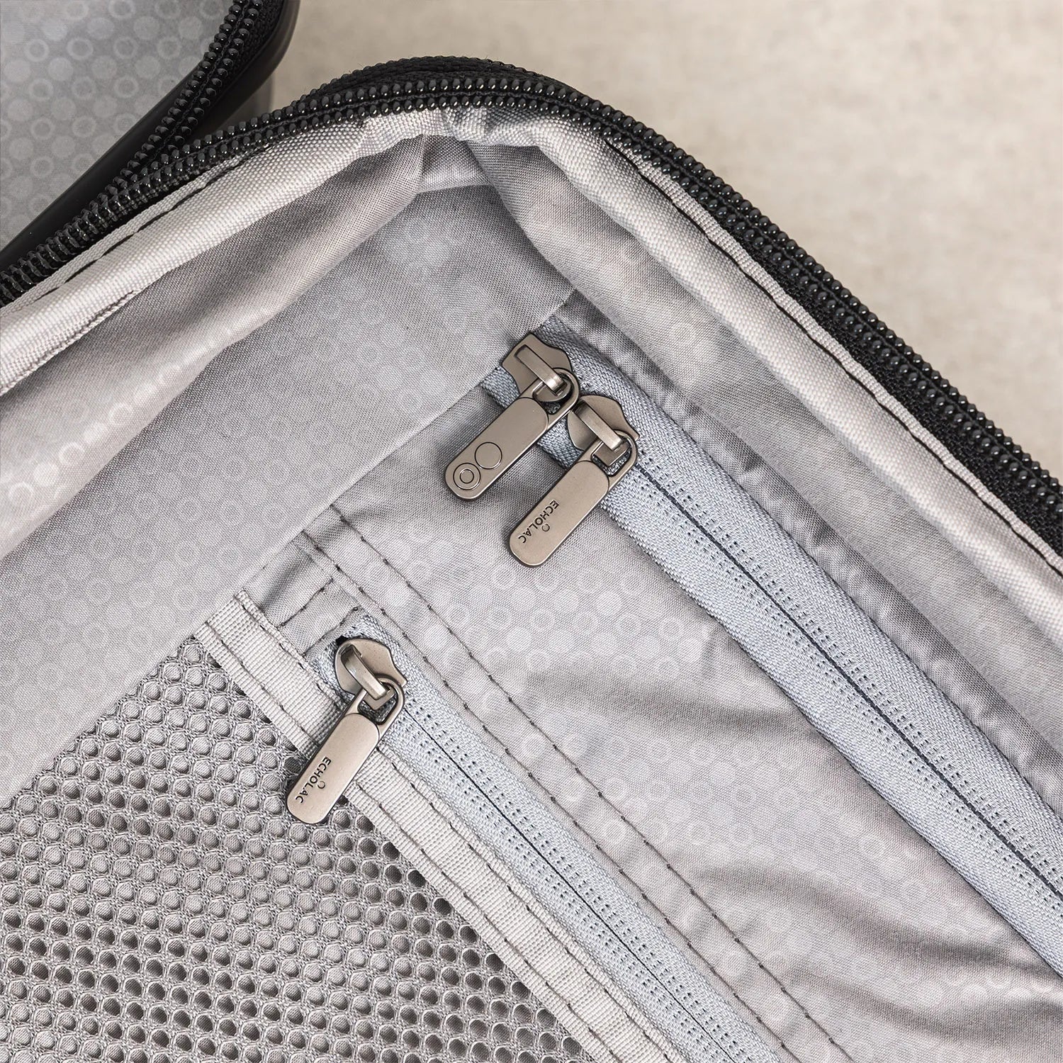 エコーラック ショーグンEVO Mサイズ 中型スーツケース