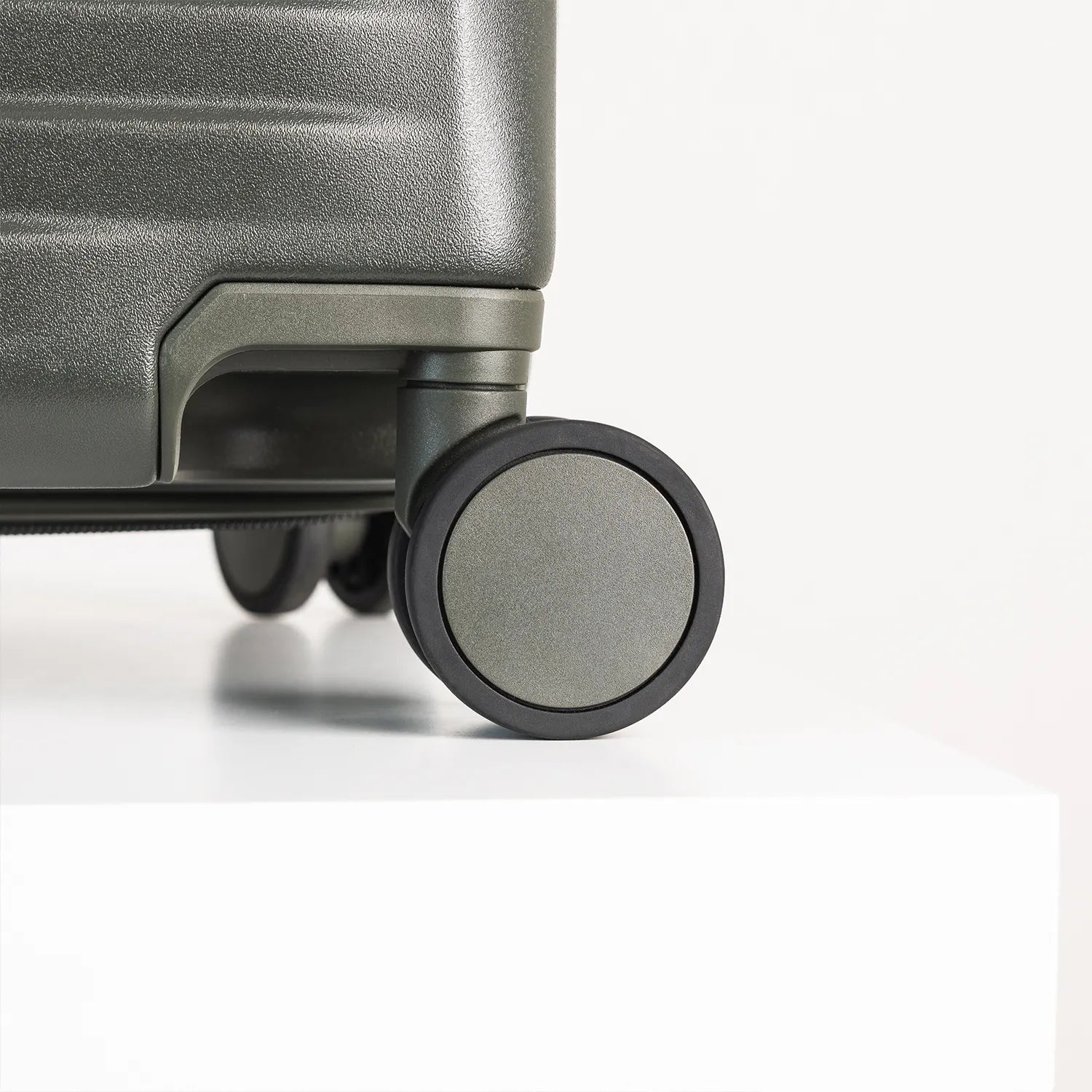 エコーラック ショーグンEVO Mサイズ 中型スーツケース