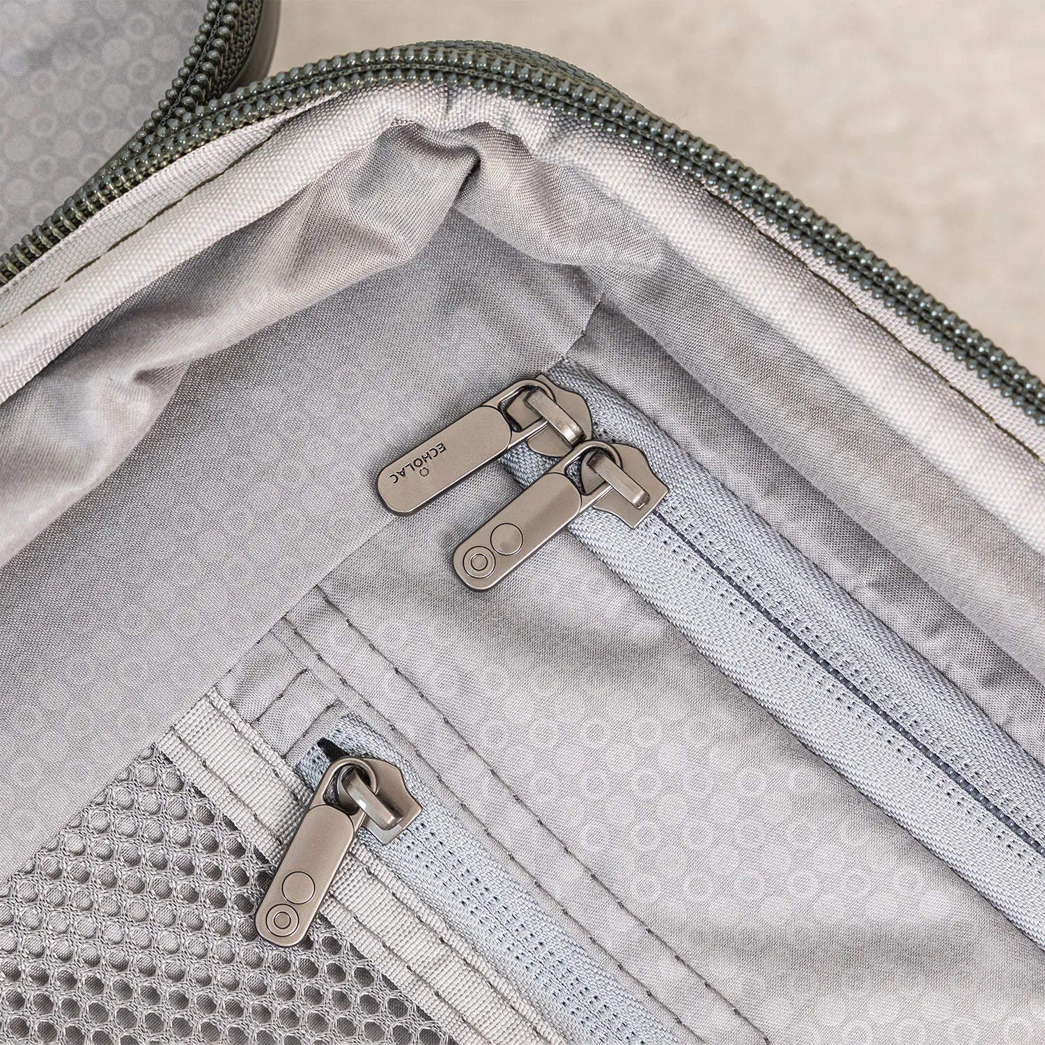 エコーラック ショーグンEVO Mサイズ 中型スーツケース