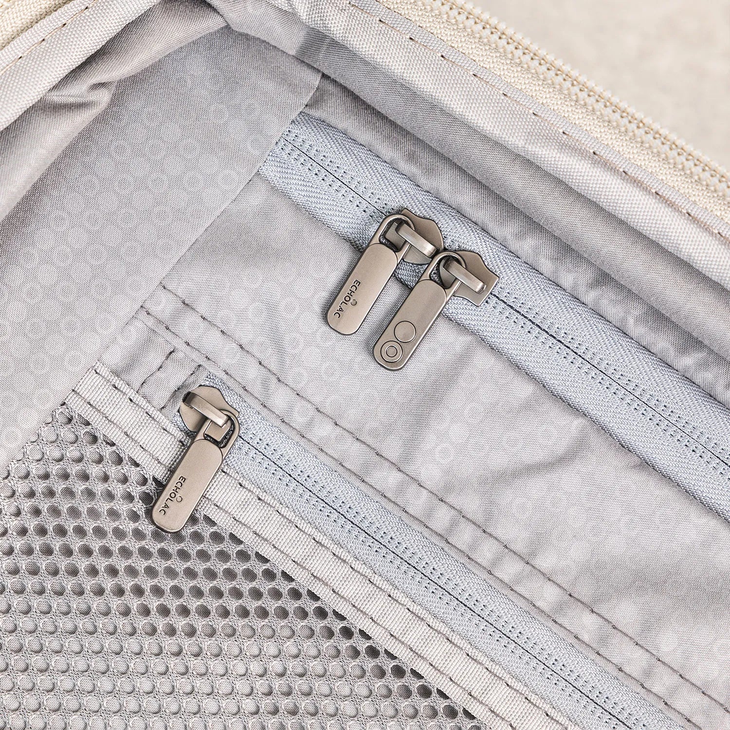 エコーラック ショーグンEVO Mサイズ 中型スーツケース