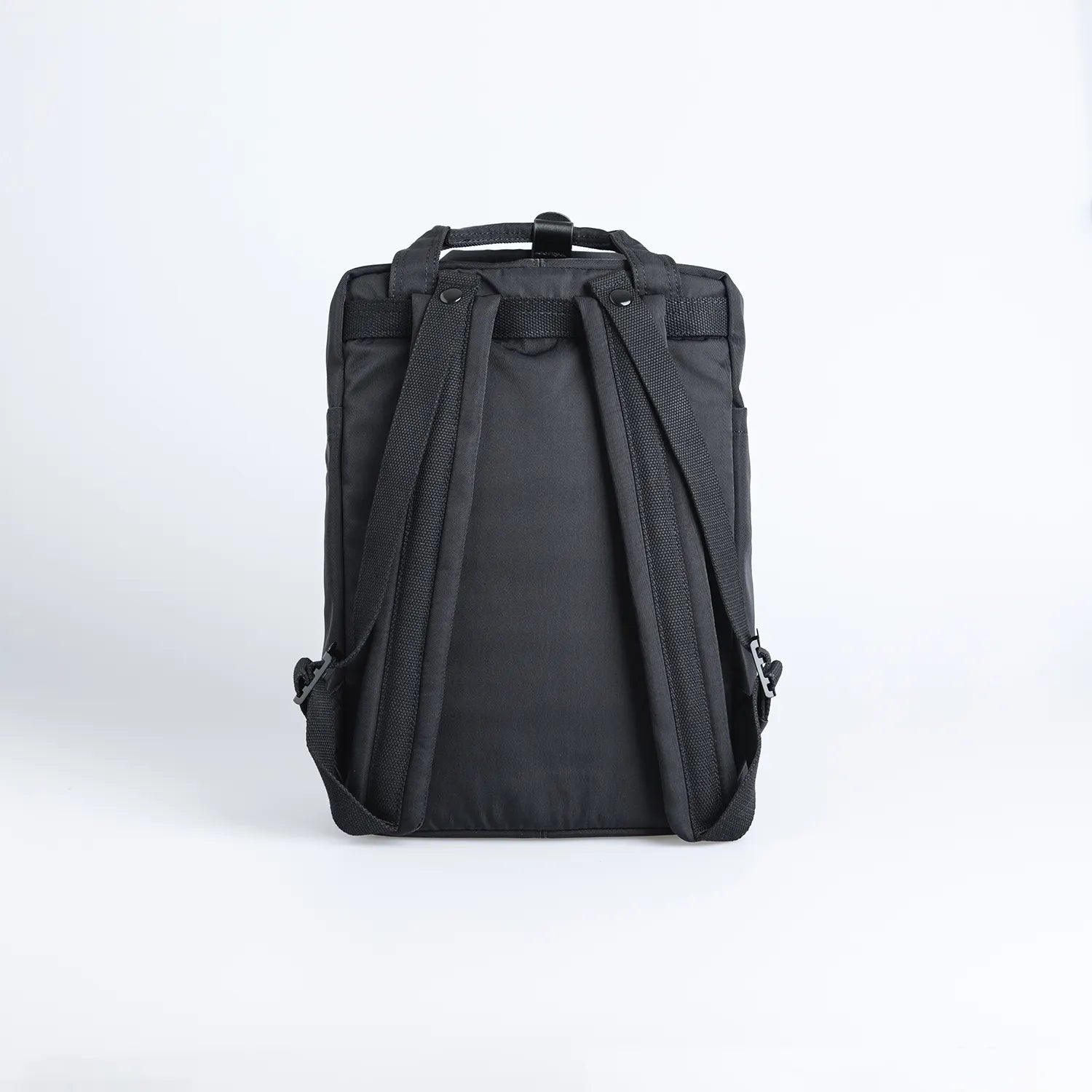 ドーナツ マカロン ブラック リュック 16L