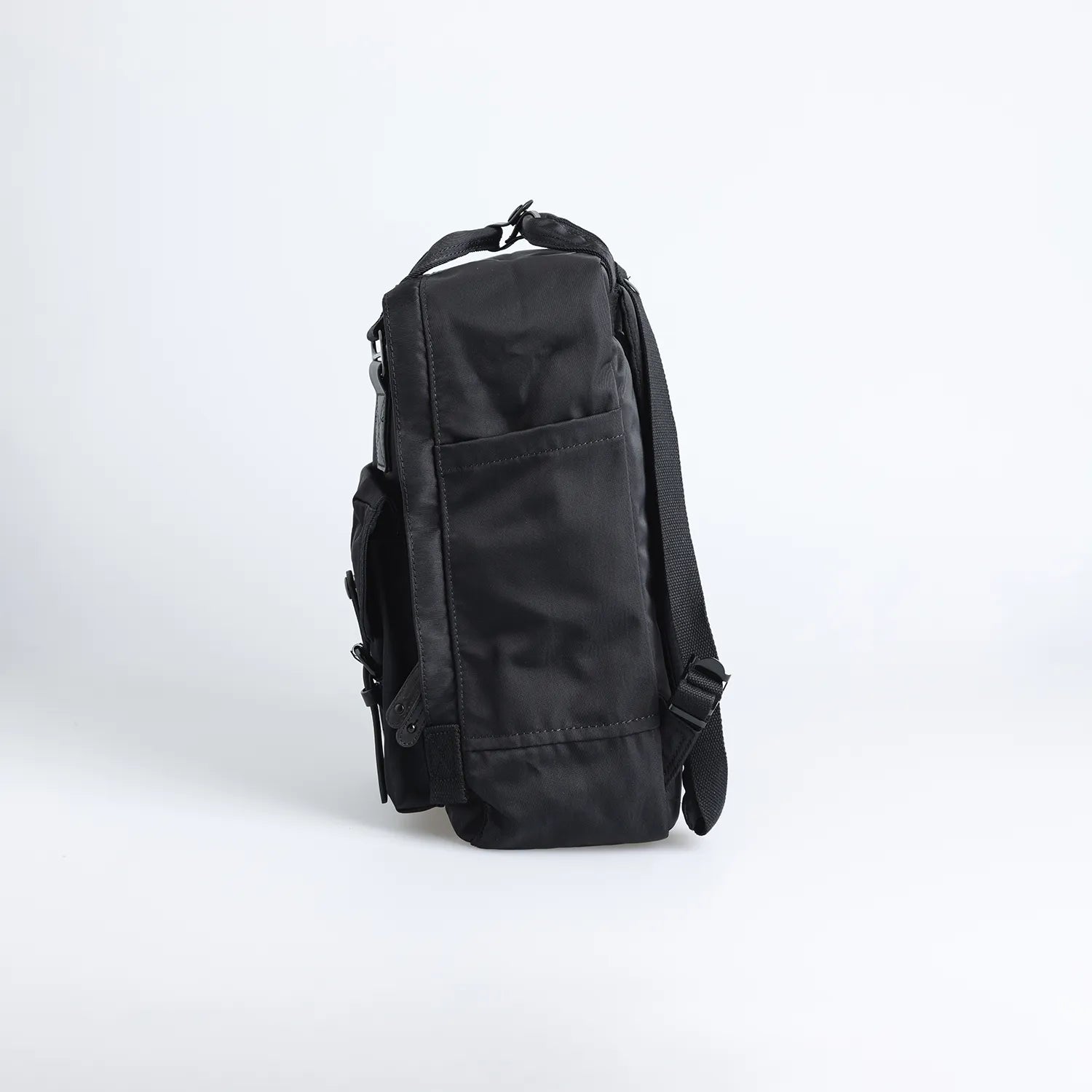 ドーナツ マカロン ブラック リュック 16L