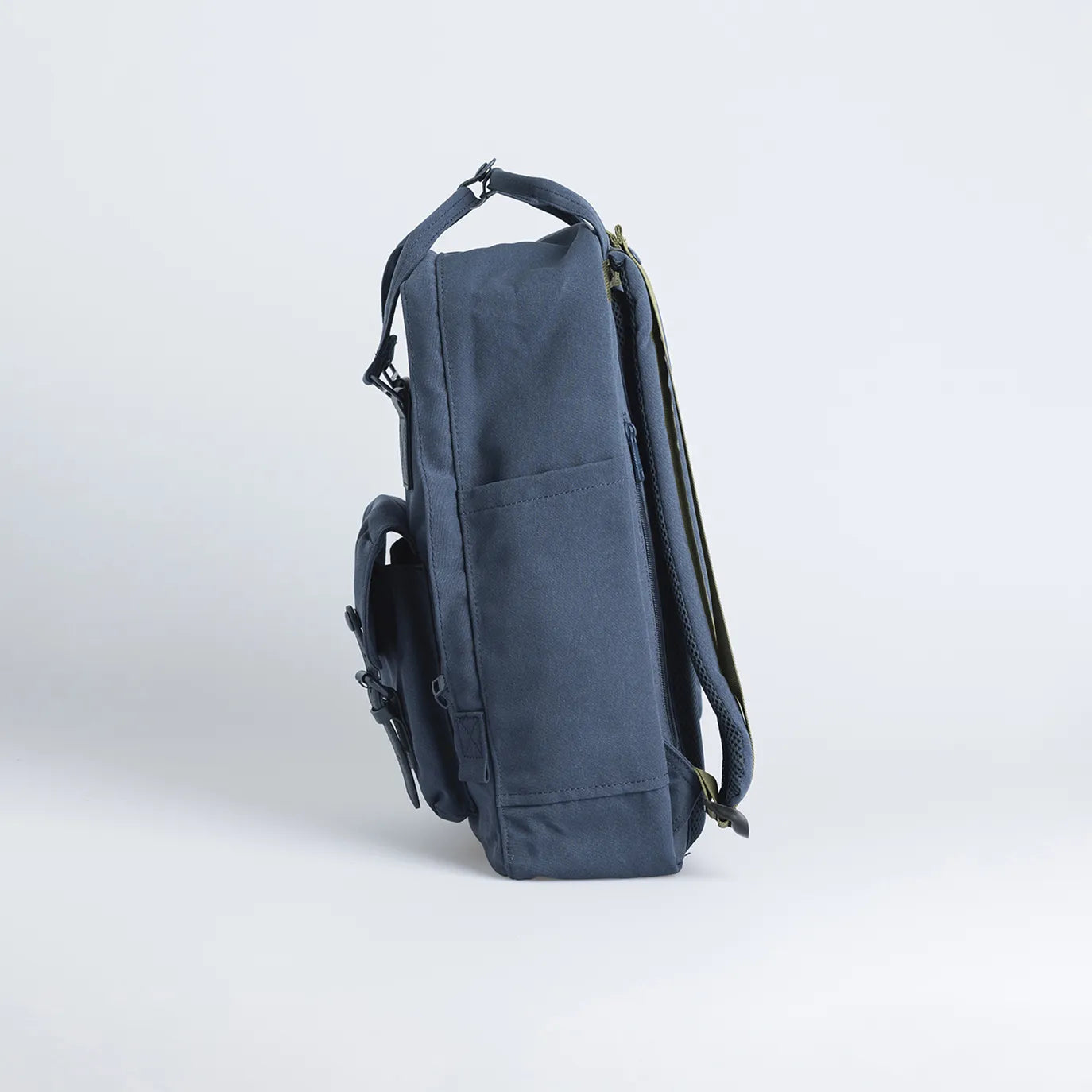 ドーナツ マカロン ラージ メディテイティブ ダークス 大容量リュック 20L