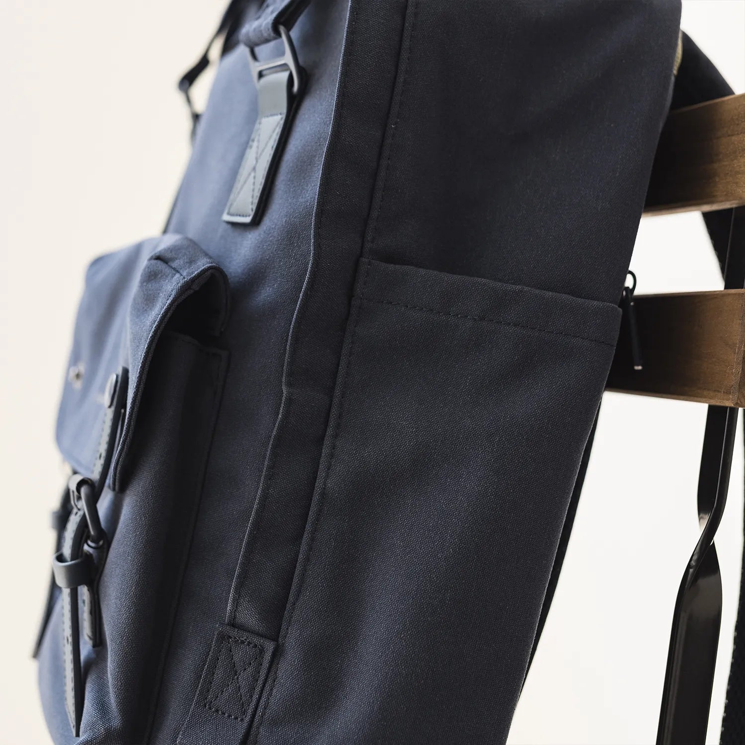 ドーナツ マカロン ラージ メディテイティブ ダークス 大容量リュック 20L