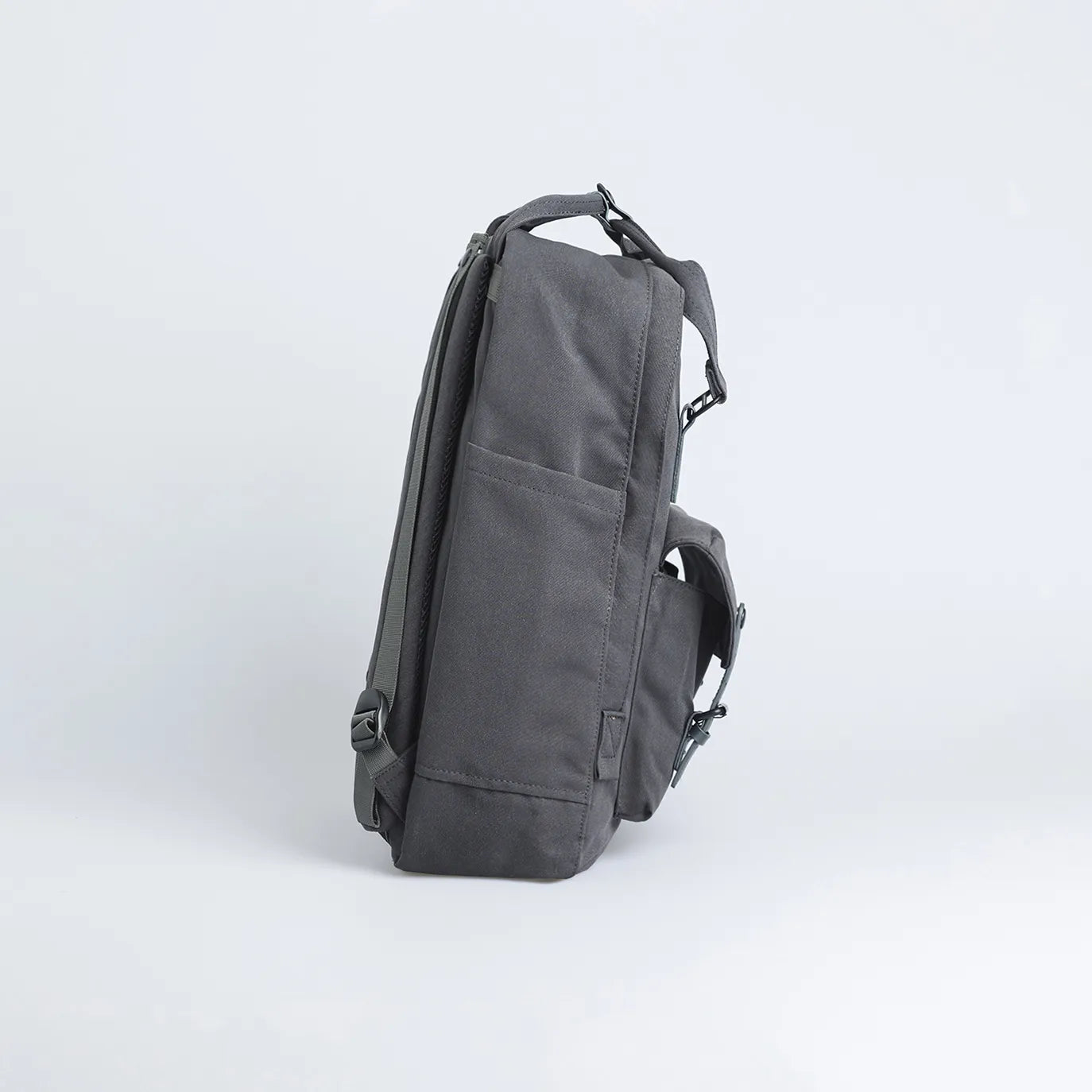 ドーナツ マカロン ラージ メディテイティブ ダークス 大容量リュック 20L
