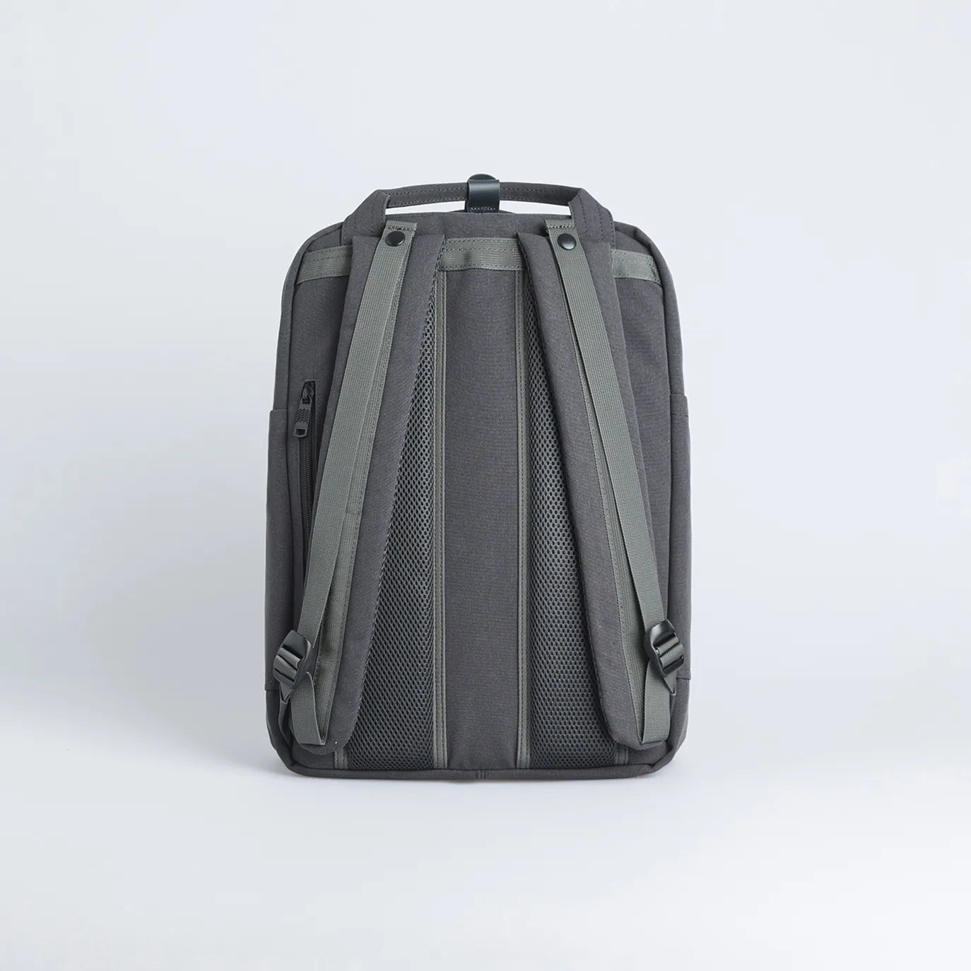 ドーナツ マカロン ラージ メディテイティブ ダークス 大容量リュック 20L