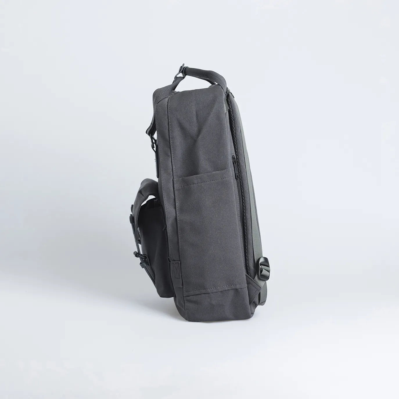 ドーナツ マカロン ラージ メディテイティブ ダークス 大容量リュック 20L