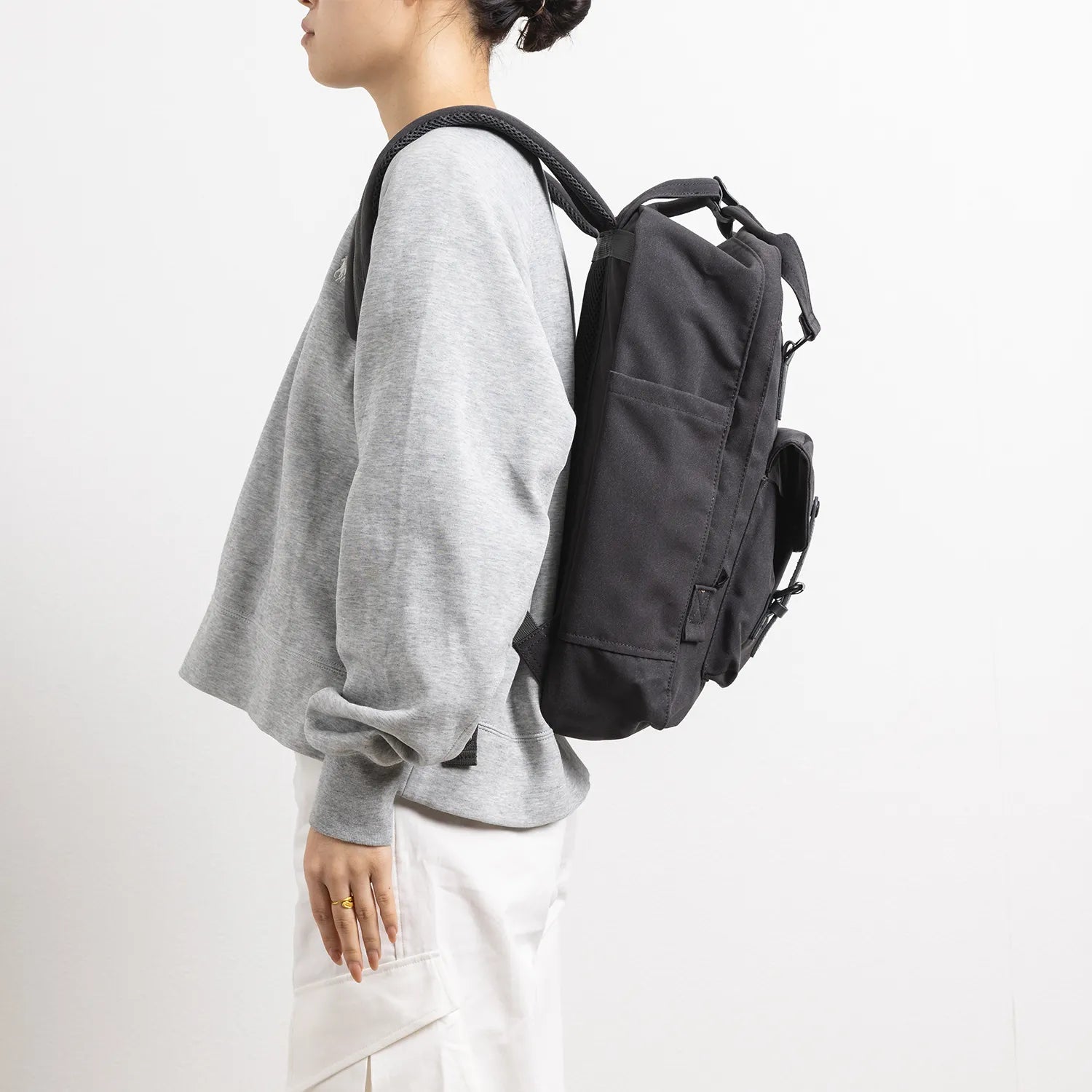ドーナツ マカロン ラージ メディテイティブ ダークス 大容量リュック 20L