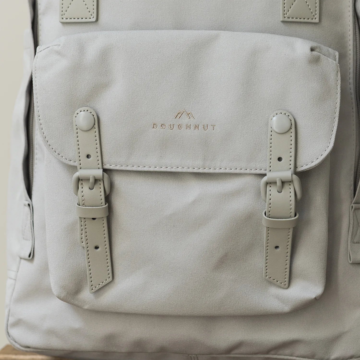 ドーナツ マカロン ラージ メディテイティブ ダークス 大容量リュック 20L