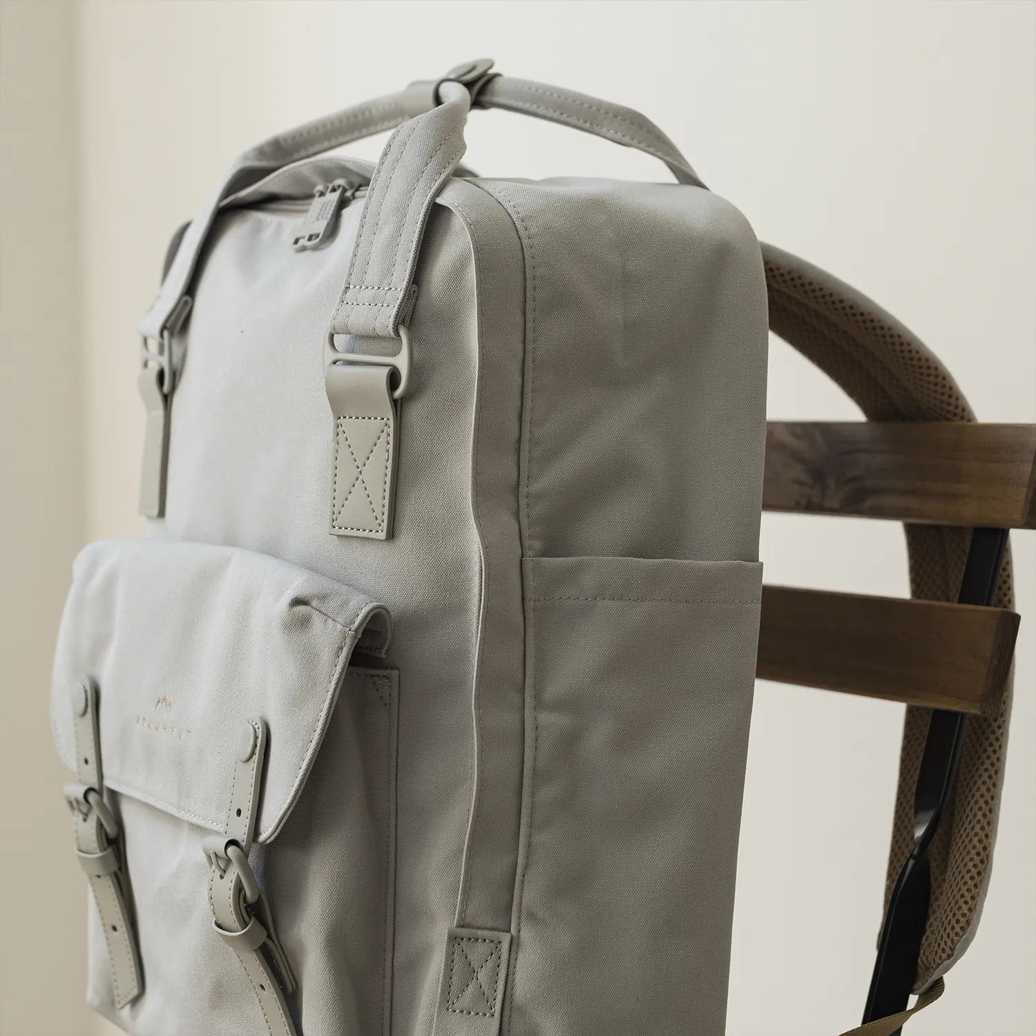ドーナツ マカロン ラージ メディテイティブ ダークス 大容量リュック 20L