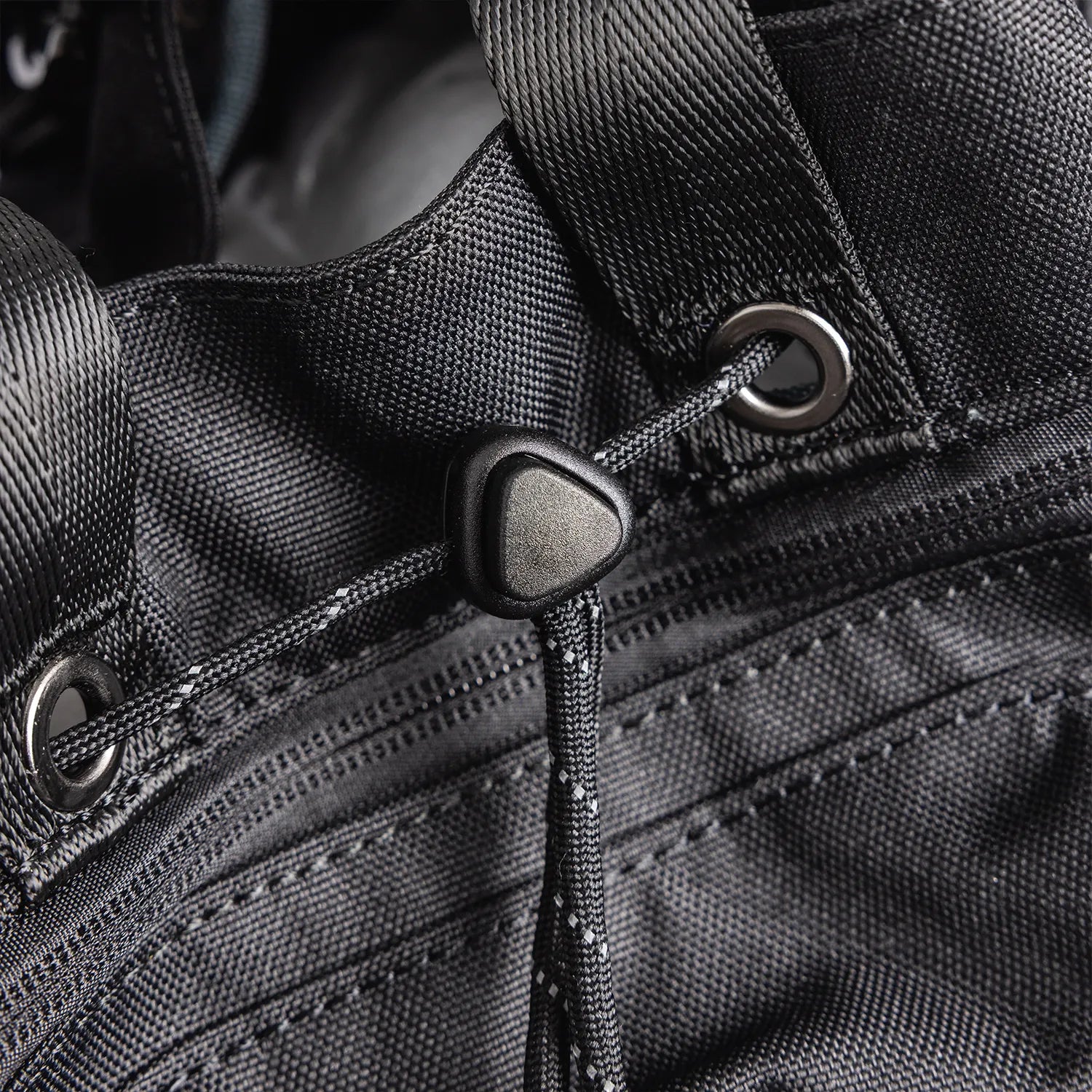 ドーナツ ピラミッド 2WAY 3WAY バックパック ショルダーバッグ 13L