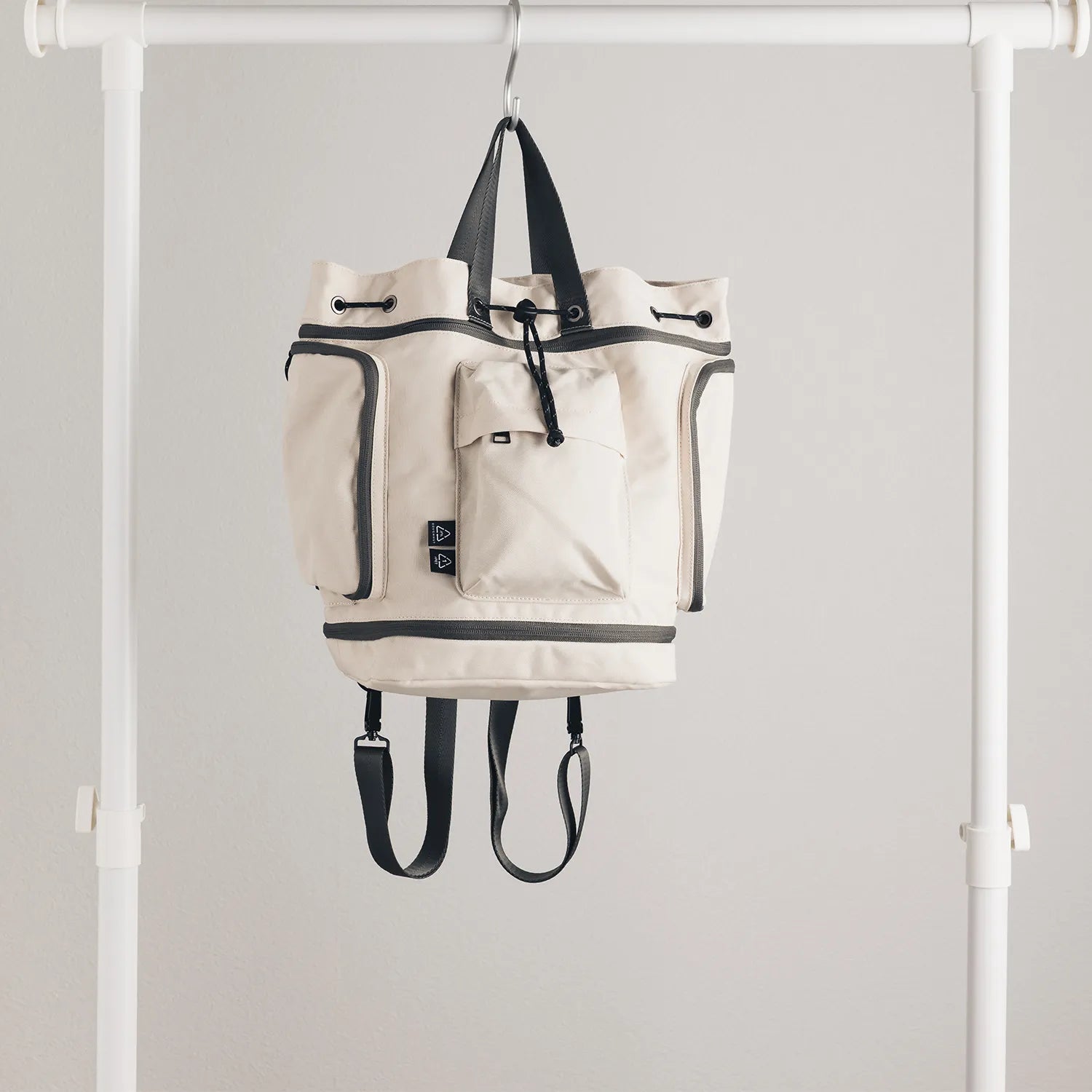 ドーナツ ピラミッド 2WAY 3WAY バックパック ショルダーバッグ 13L