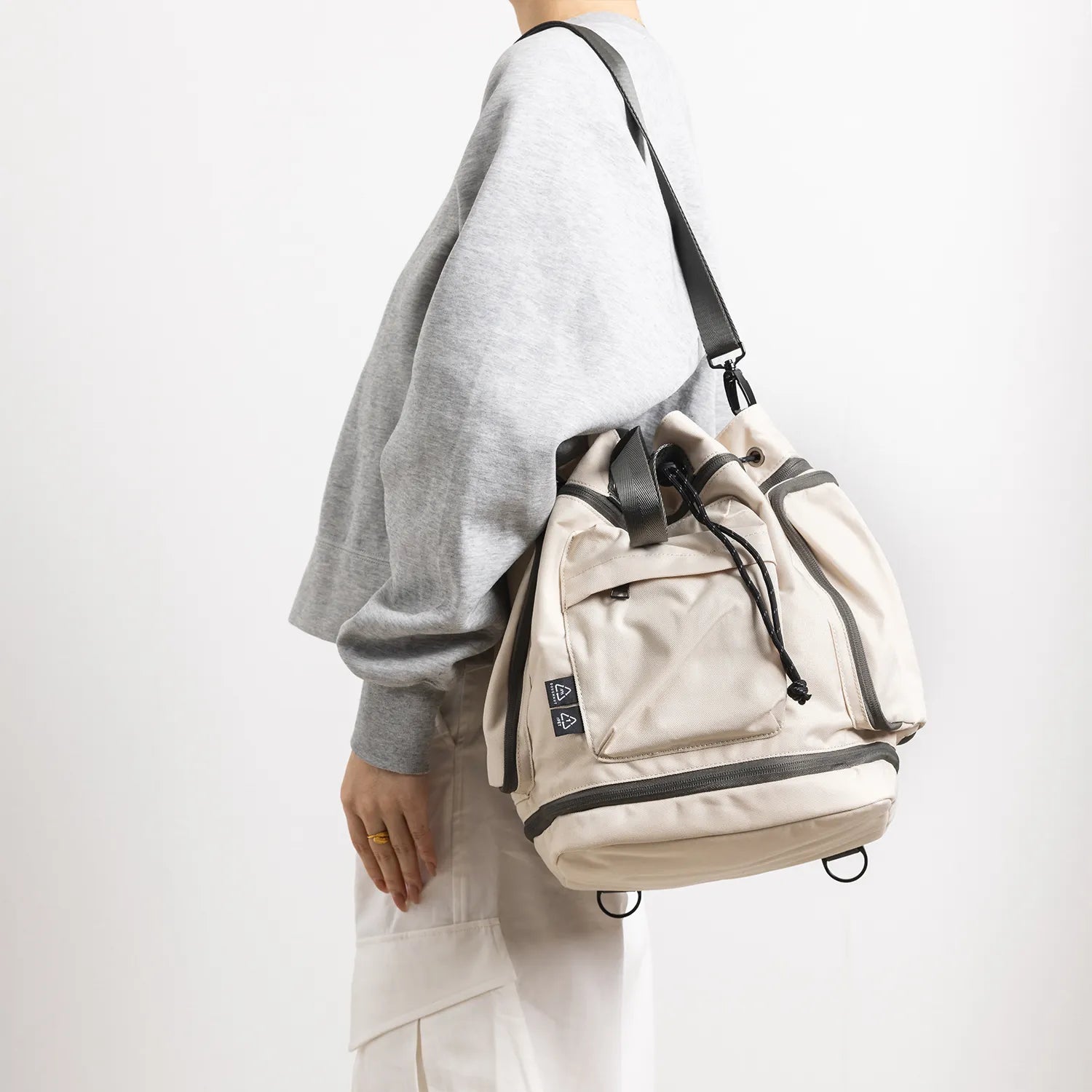 ドーナツ ピラミッド 2WAY 3WAY バックパック ショルダーバッグ 13L
