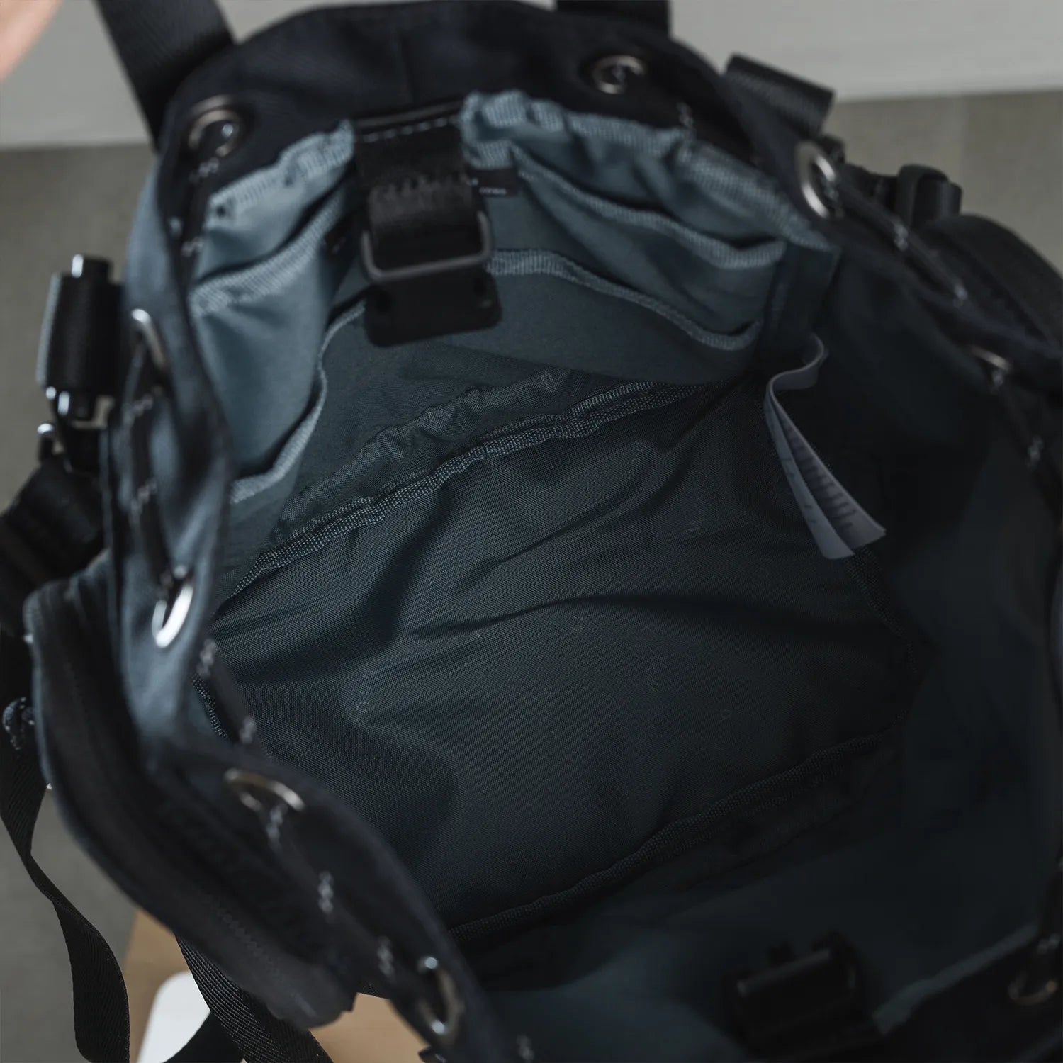 ドーナツ ピラミッド タイニー 3WAY  ミニリュック ショルダーバッグ 5L