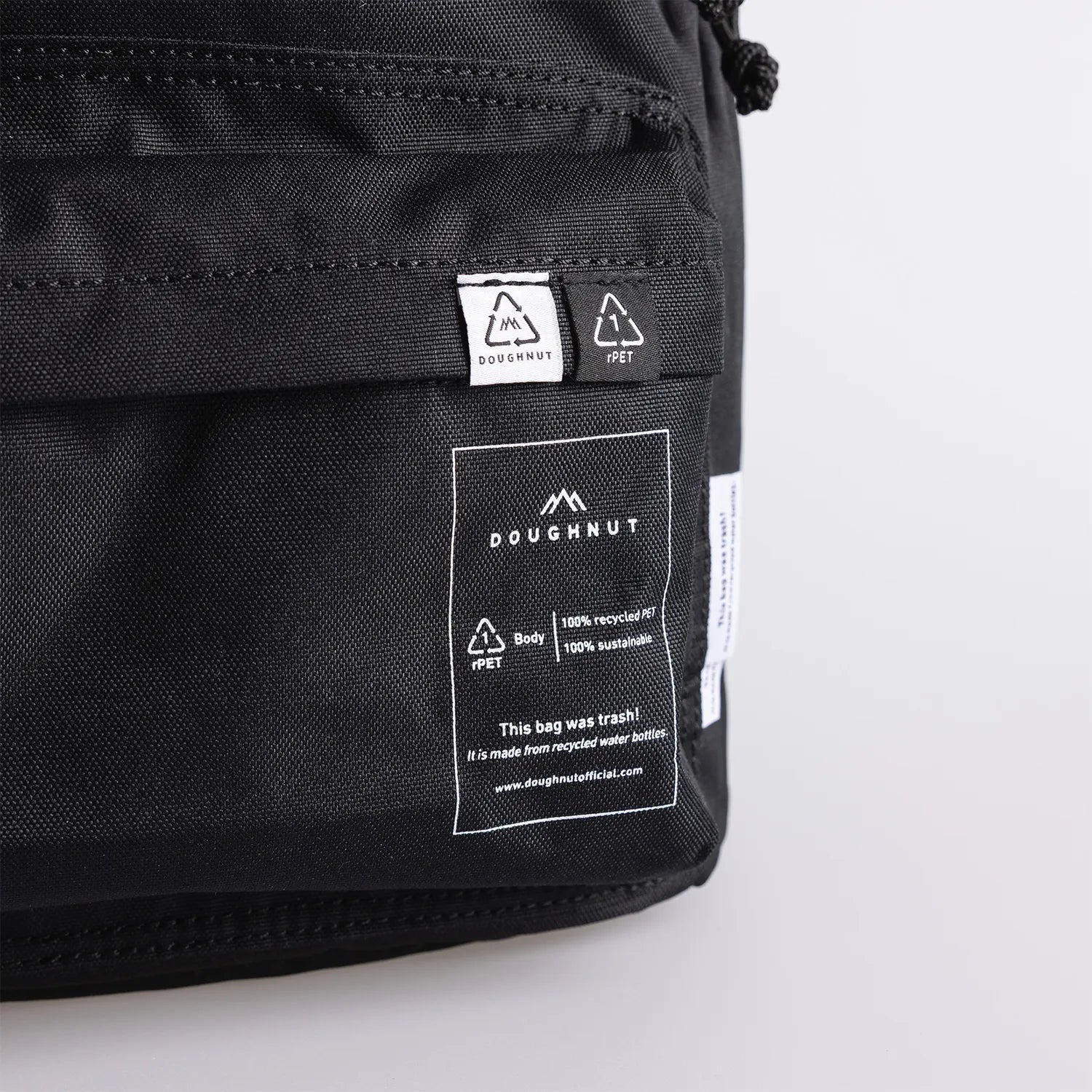 ドーナツ プラスワン リボーン 防水 A4 軽量 通学 バックパック 24L