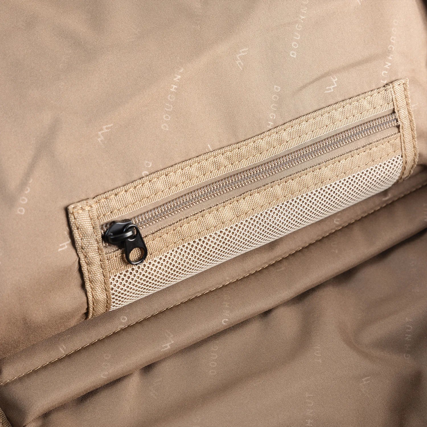 ドーナツ プラスワン リボーン 防水 A4 軽量 通学 バックパック 24L