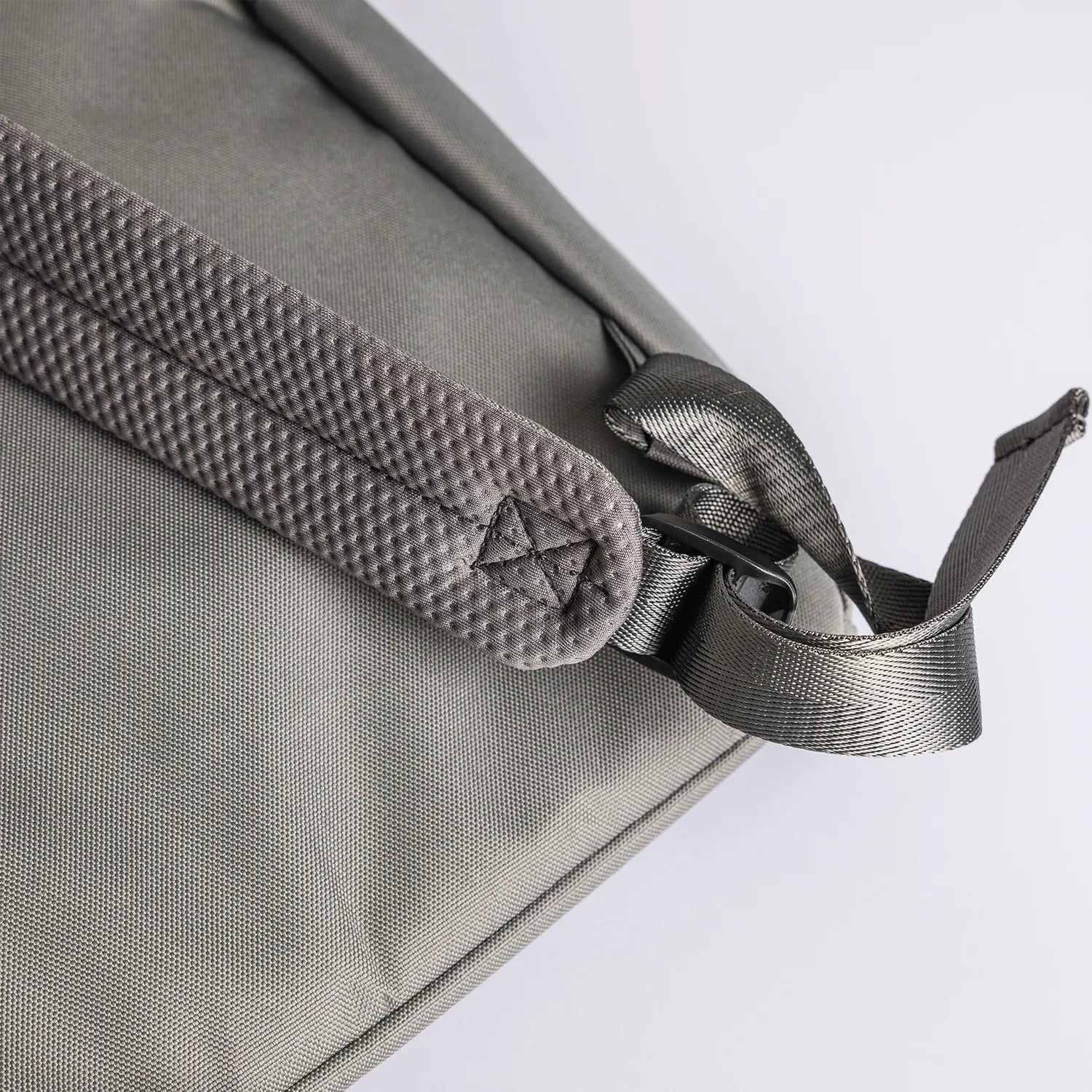 ドーナツ プラスワン リボーン 防水 A4 軽量 通学 バックパック 24L