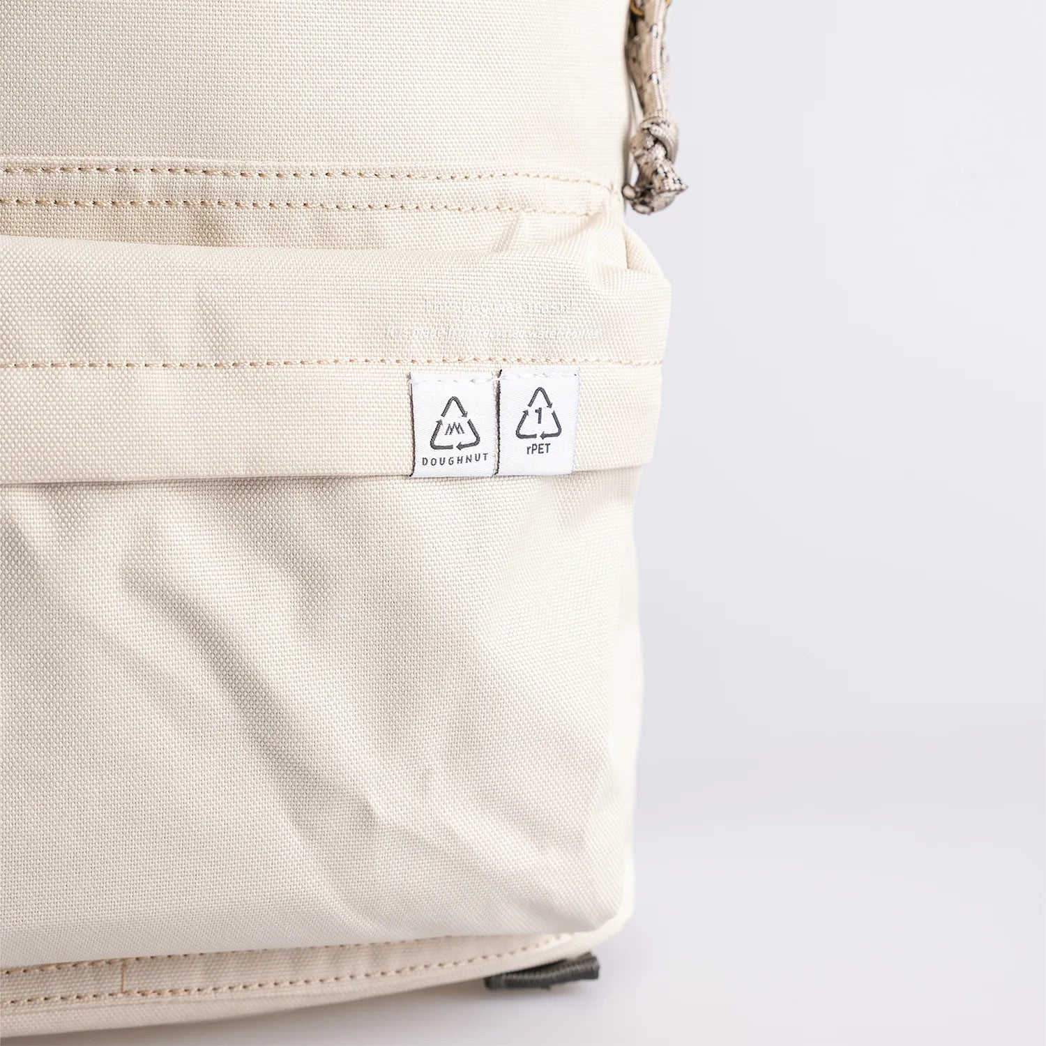 ドーナツ プラスワン リボーン 防水 A4 軽量 通学 バックパック 24L