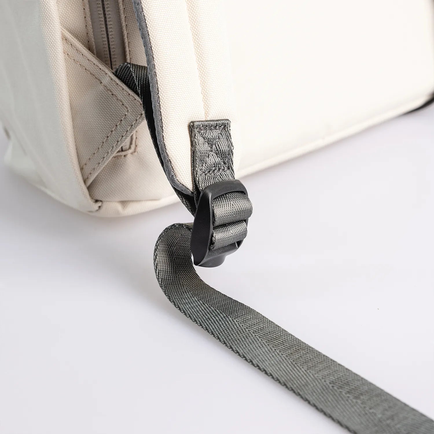 ドーナツ プラスワン リボーン 防水 A4 軽量 通学 バックパック 24L