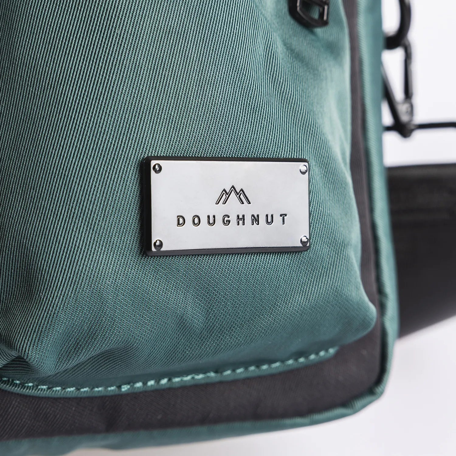 ドーナツ サッチェル ルーセント 透明ポケット付き ショルダーバッグ 痛バッグ 9L