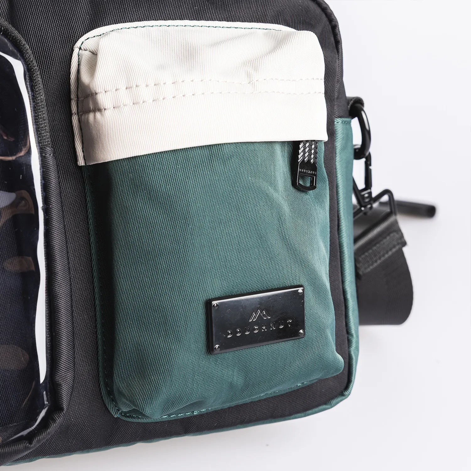 ドーナツ サッチェル ルーセント 透明ポケット付き ショルダーバッグ 痛バッグ 9L