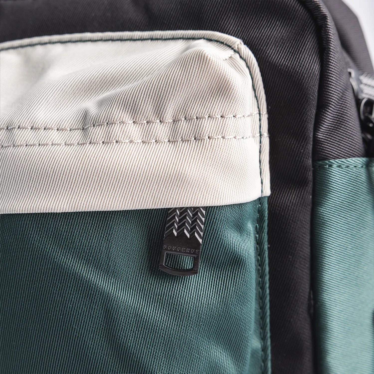 ドーナツ サッチェル ルーセント 透明ポケット付き ショルダーバッグ 痛バッグ 9L