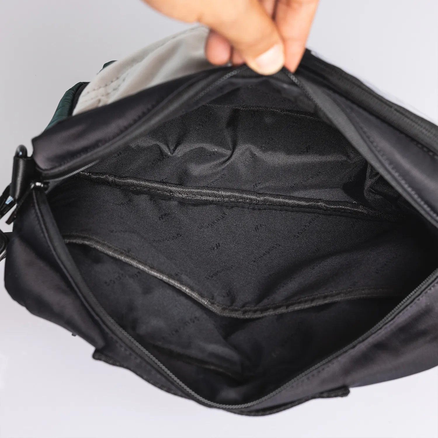 ドーナツ サッチェル ルーセント 透明ポケット付き ショルダーバッグ 痛バッグ 9L