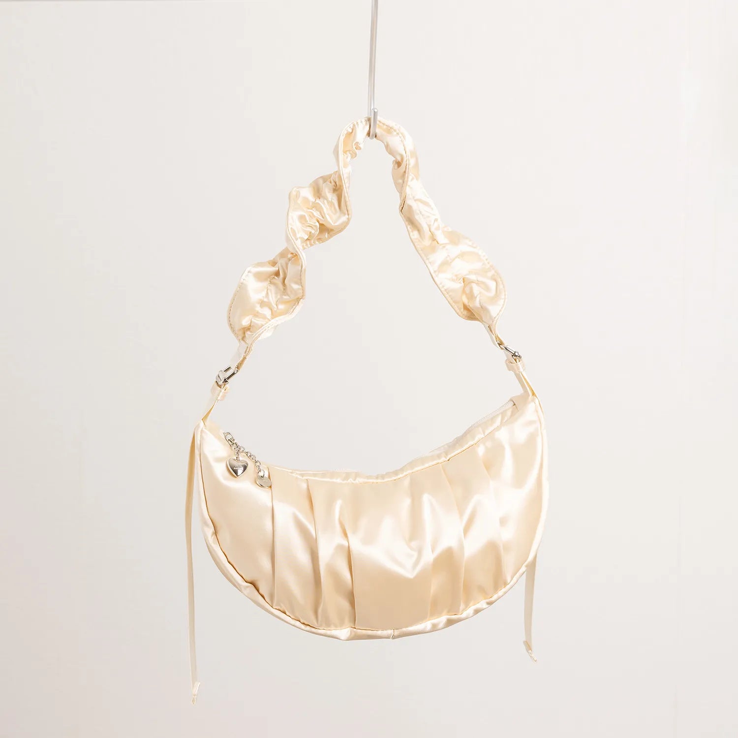 ドーナツ エクレール ガールチュード  ショルダーバッグ 7L