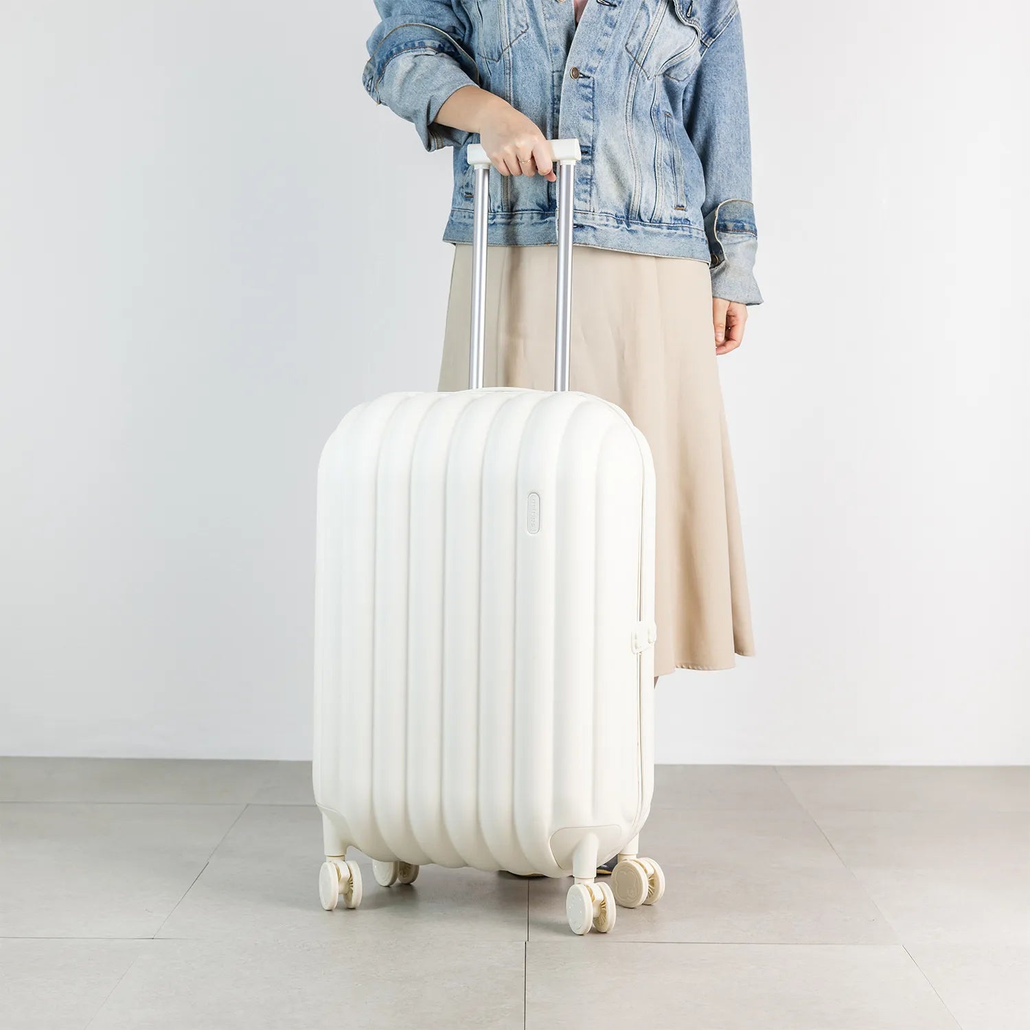 アートリップス パンスタイル Mサイズ スーツケース