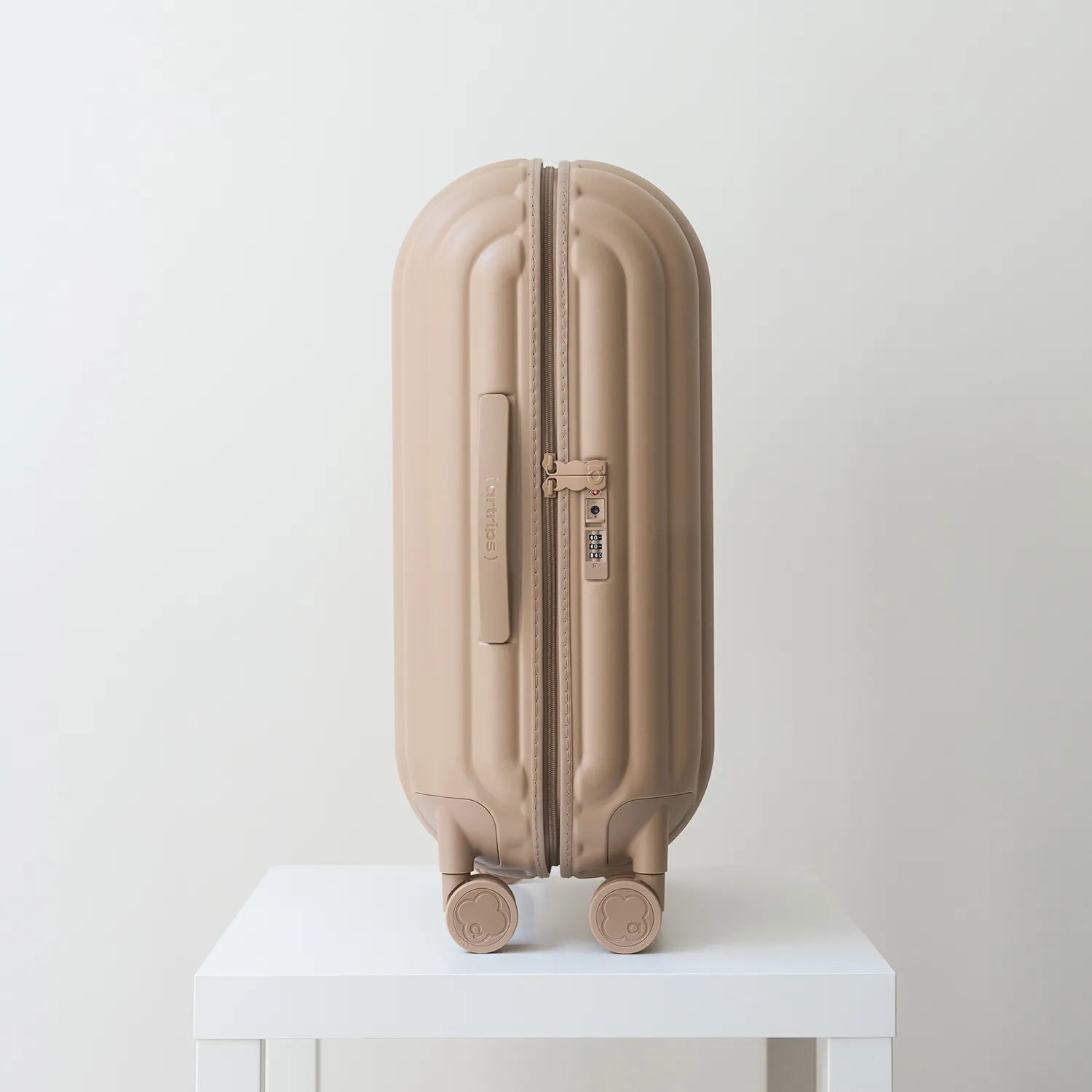 アートリップス パンスタイル Mサイズ スーツケース