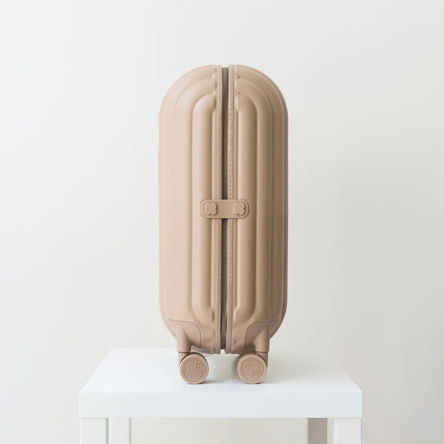 アートリップス パンスタイル Mサイズ スーツケース