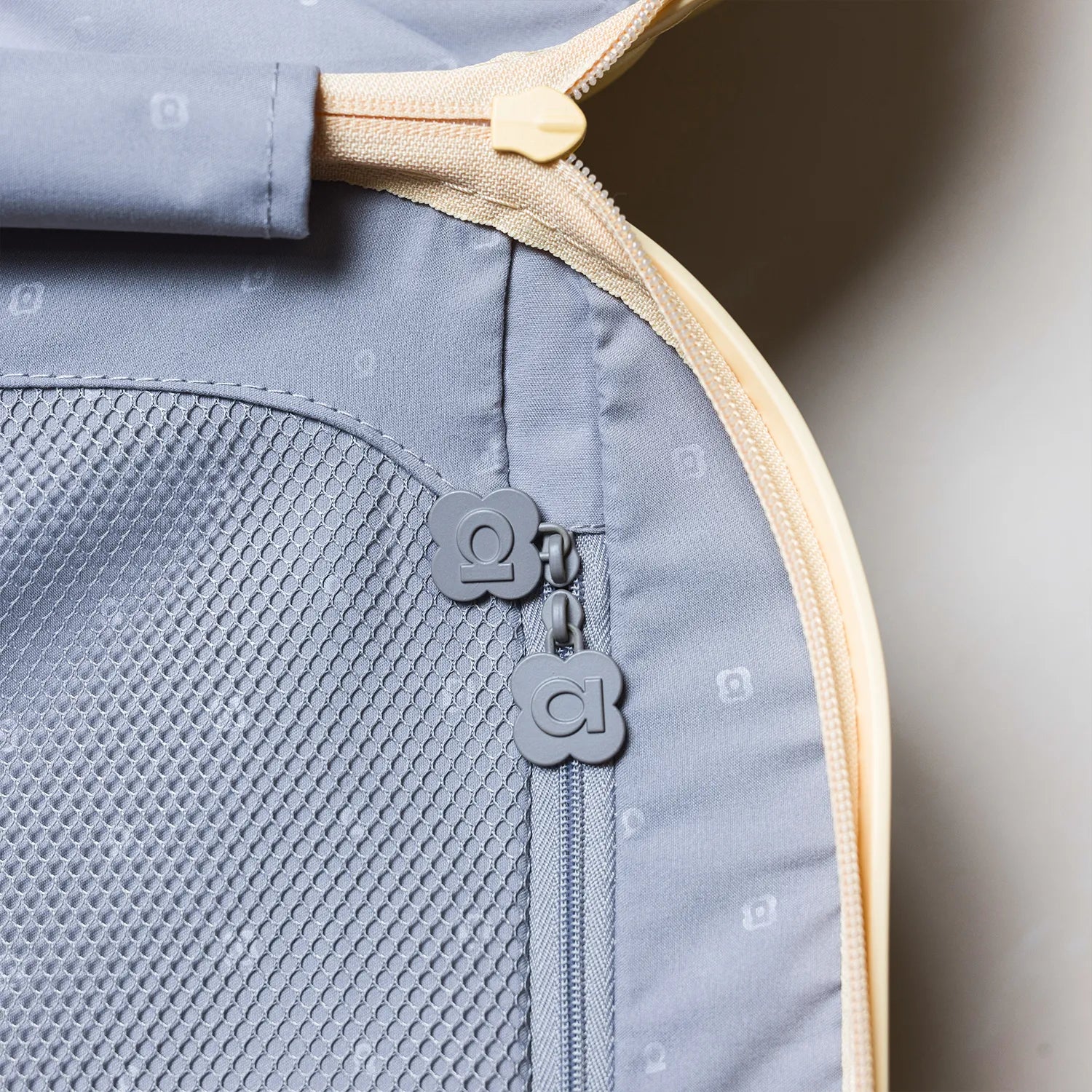 アートリップス パンスタイル Mサイズ スーツケース