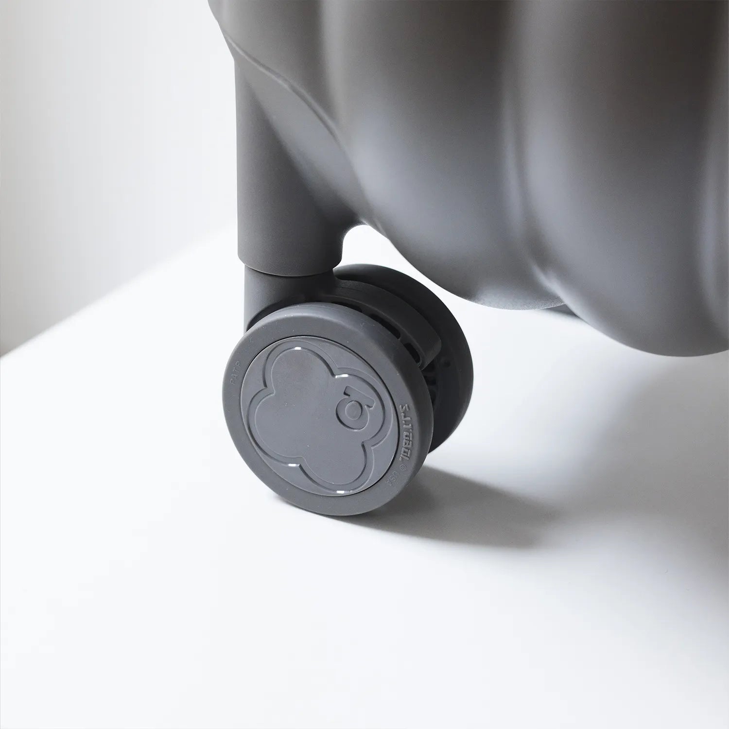 アートリップス パンスタイル Mサイズ スーツケース