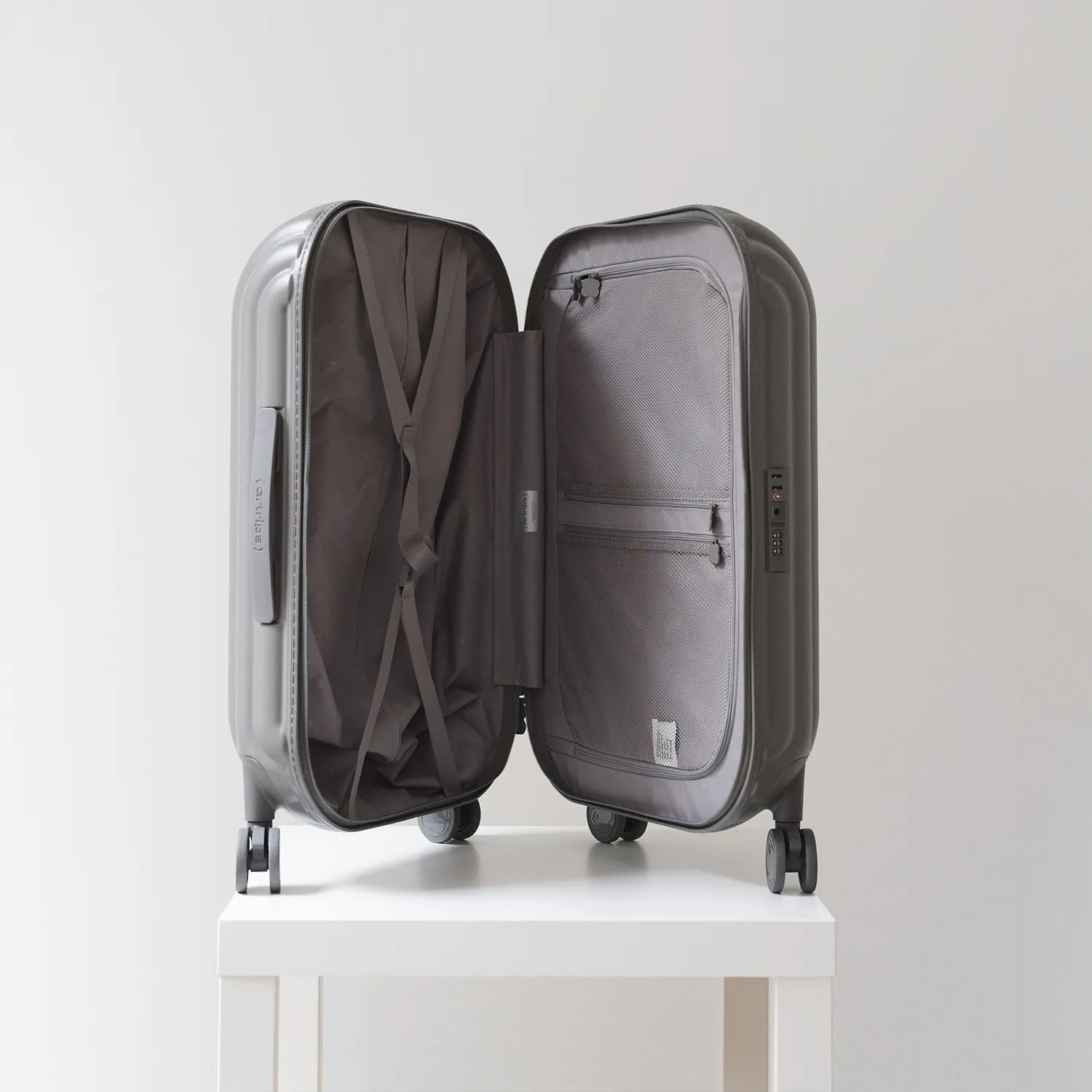 アートリップス パンスタイル Mサイズ スーツケース