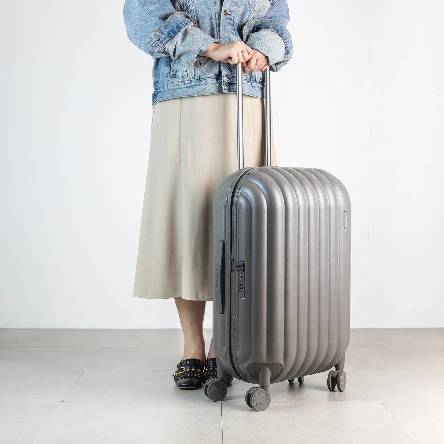 アートリップス パンスタイル Mサイズ スーツケース